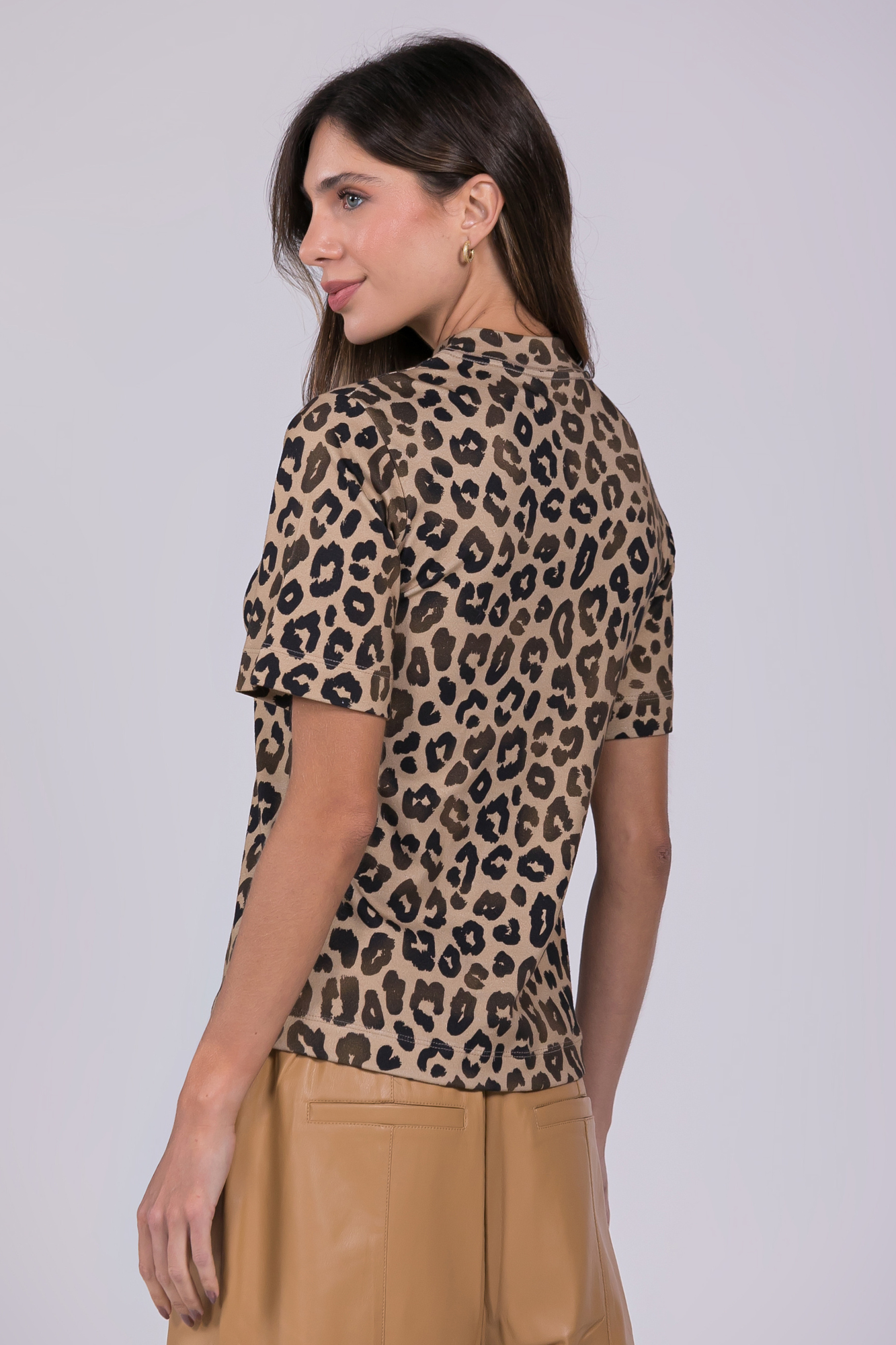 Camiseta Moon Basics Gola Alta Onça