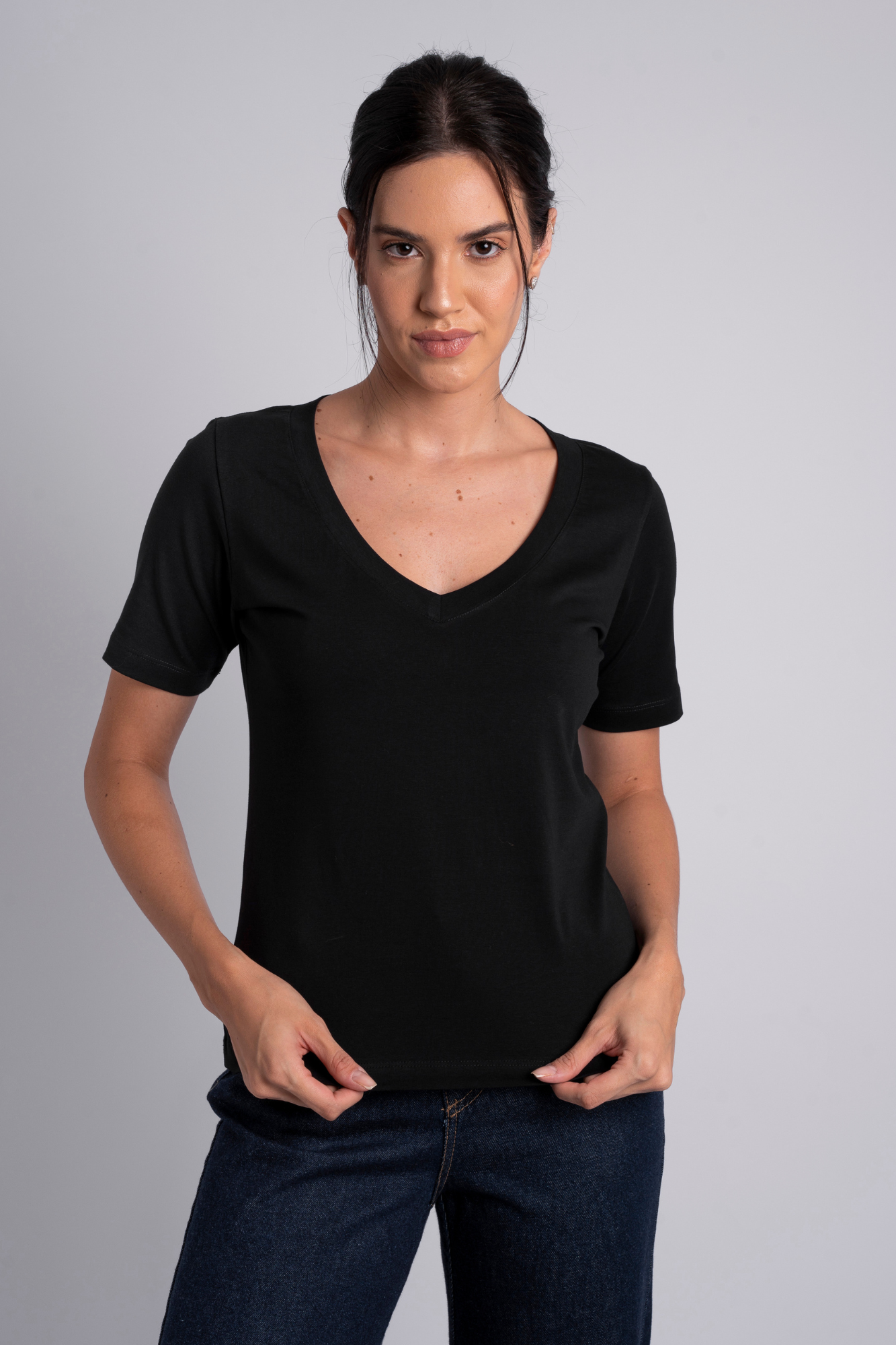 Camiseta Lisa New Moon Gola V Preta