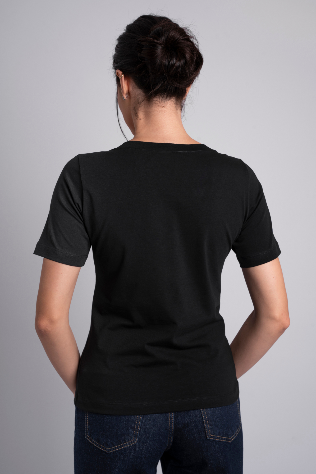 Camiseta Lisa New Moon Gola V Preta