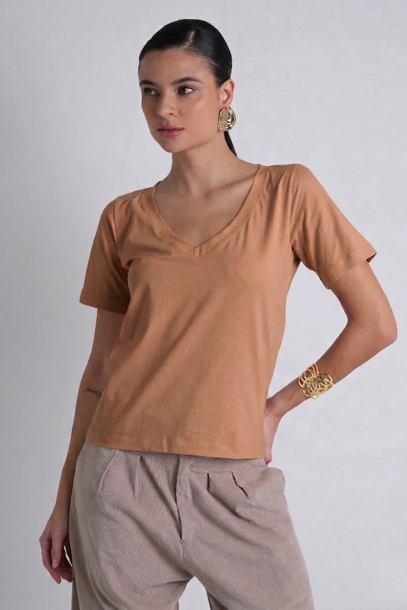 Camiseta Lisa New Moon Gola V Mocha