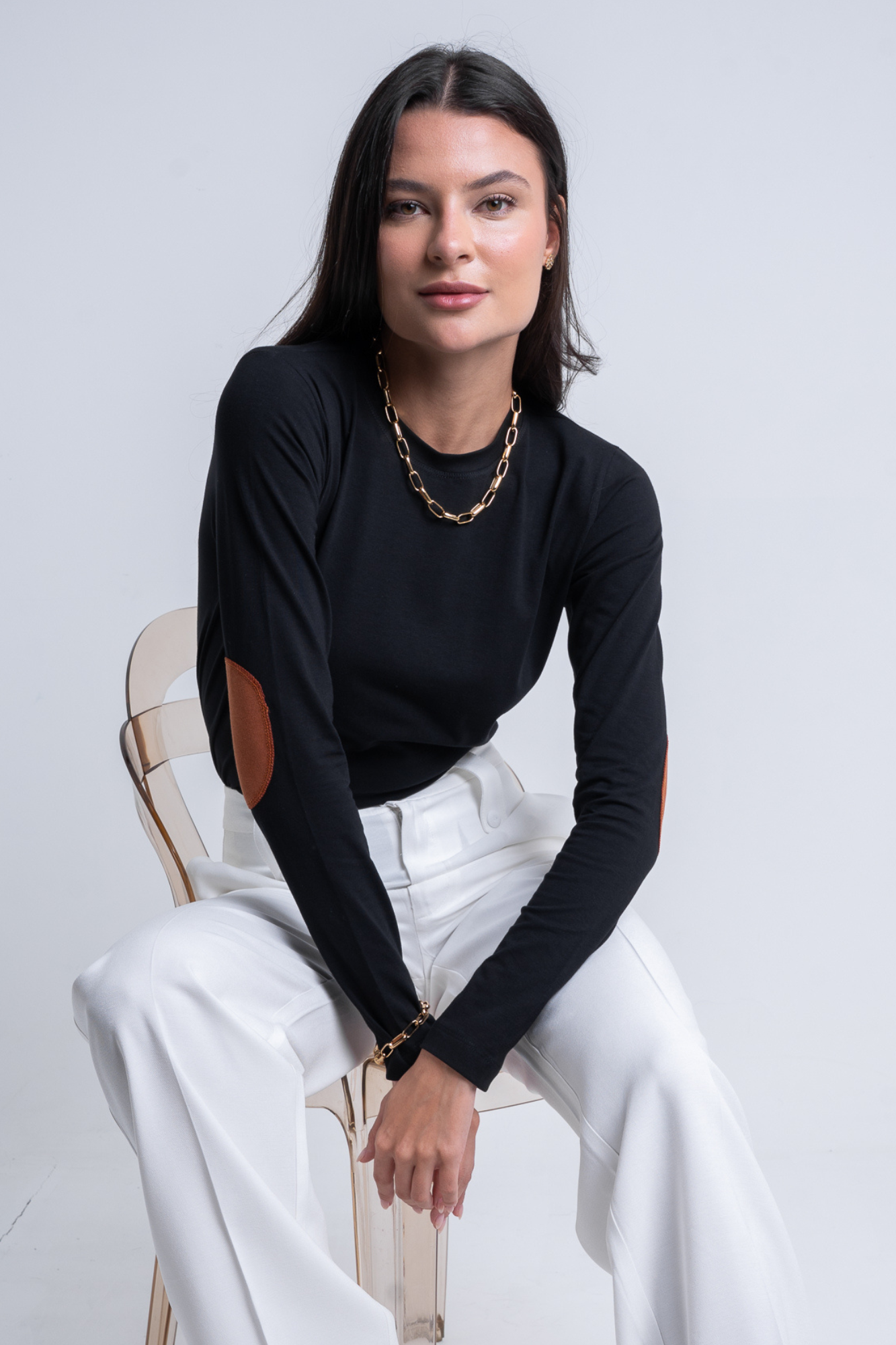 Blusa com Cotoveleira Moon Gola O Preta