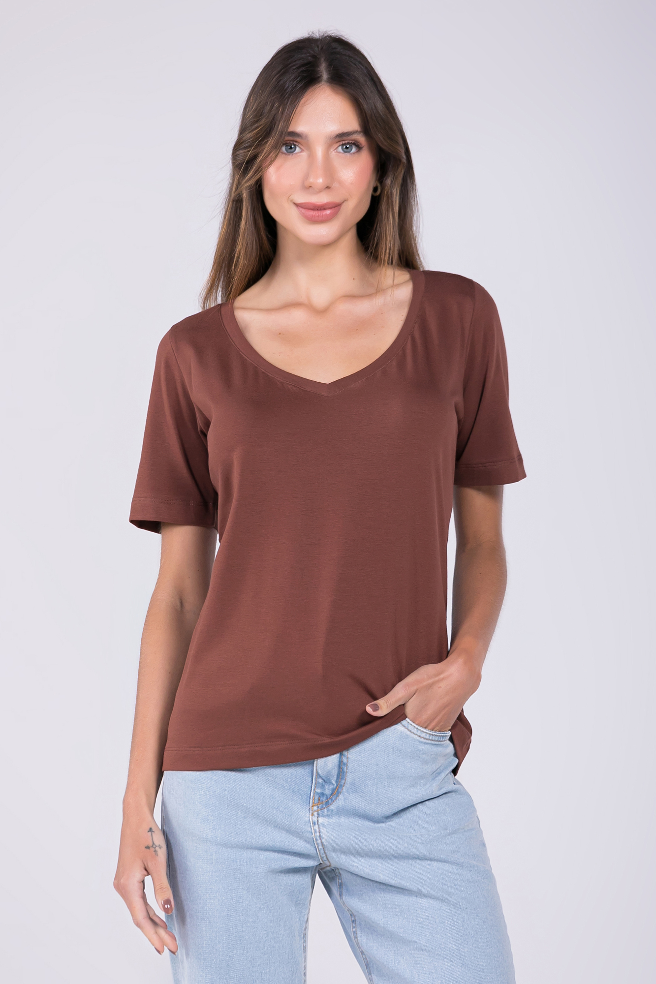 Camiseta Lisa New Moon Gola V Café