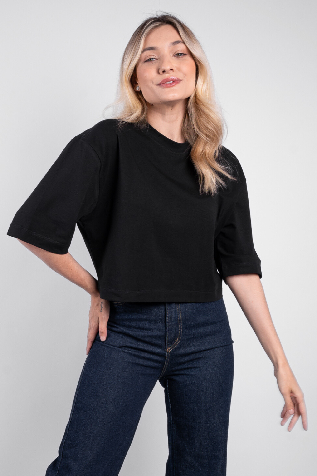 Camiseta Cropped Moon Gola O Preta