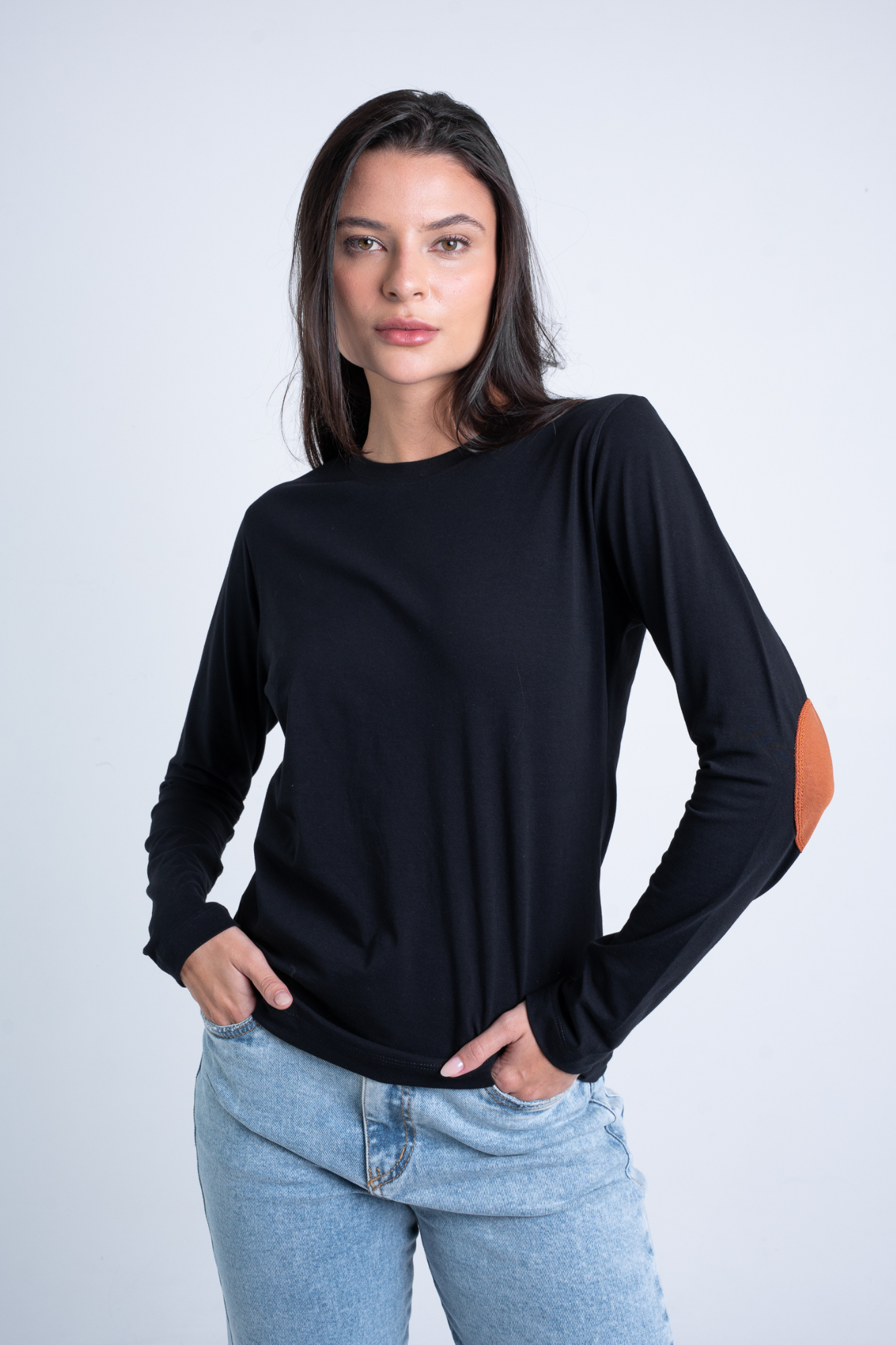 Blusa com Cotoveleira Moon Gola O Preta
