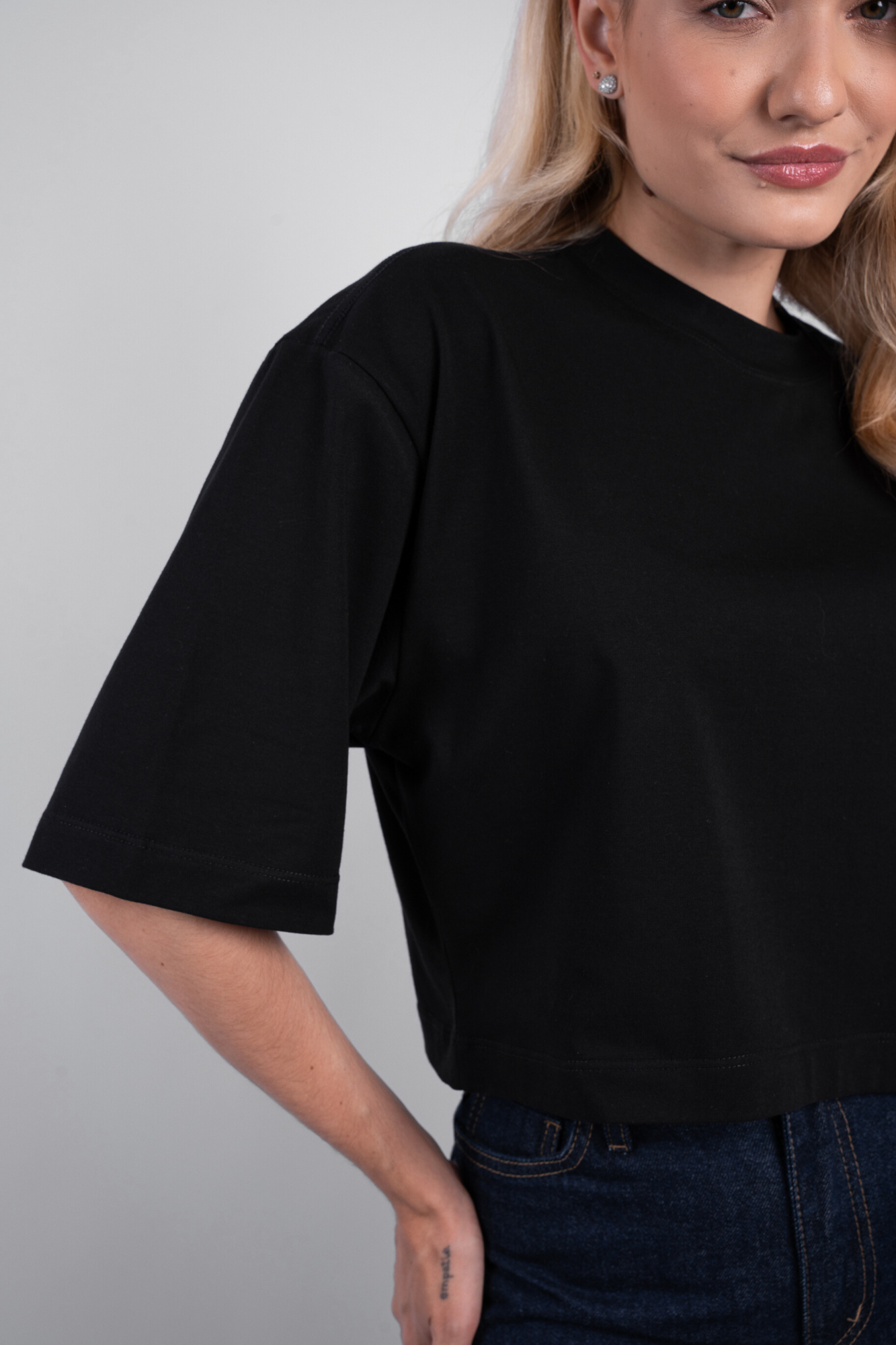 Camiseta Cropped Moon Gola O Preta