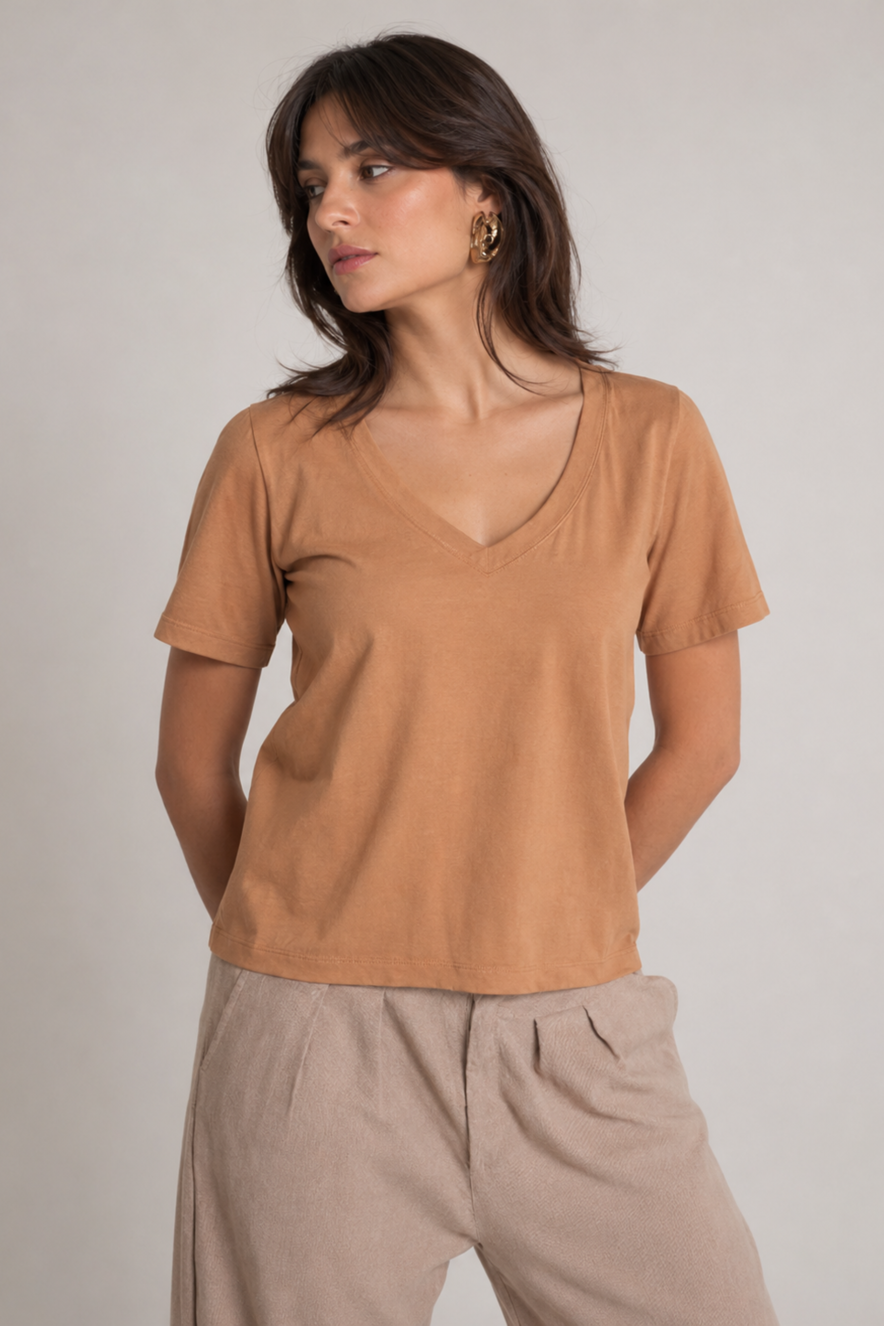 Camiseta Lisa New Moon Gola V Mocha