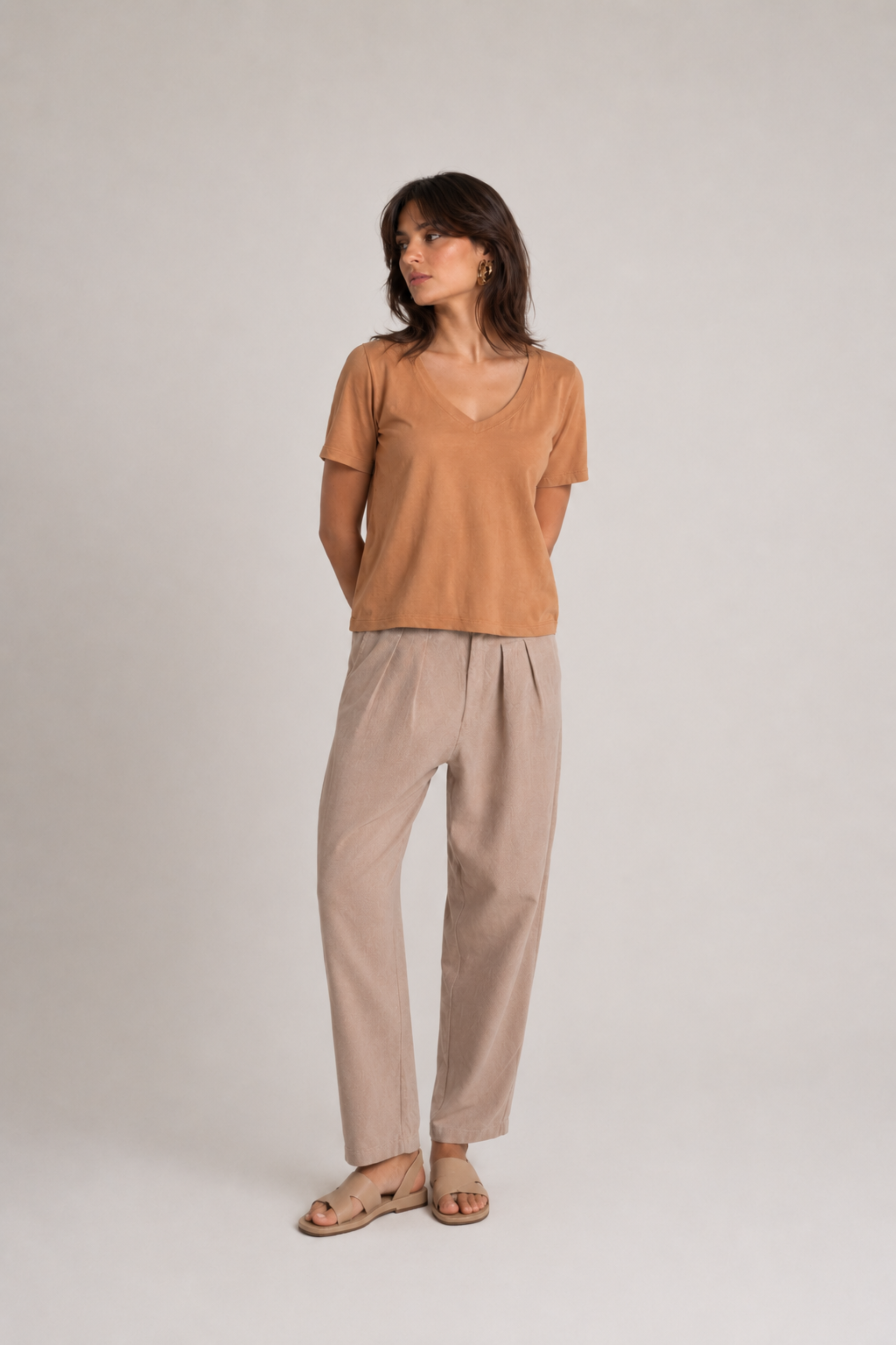 Camiseta Lisa New Moon Gola V Mocha
