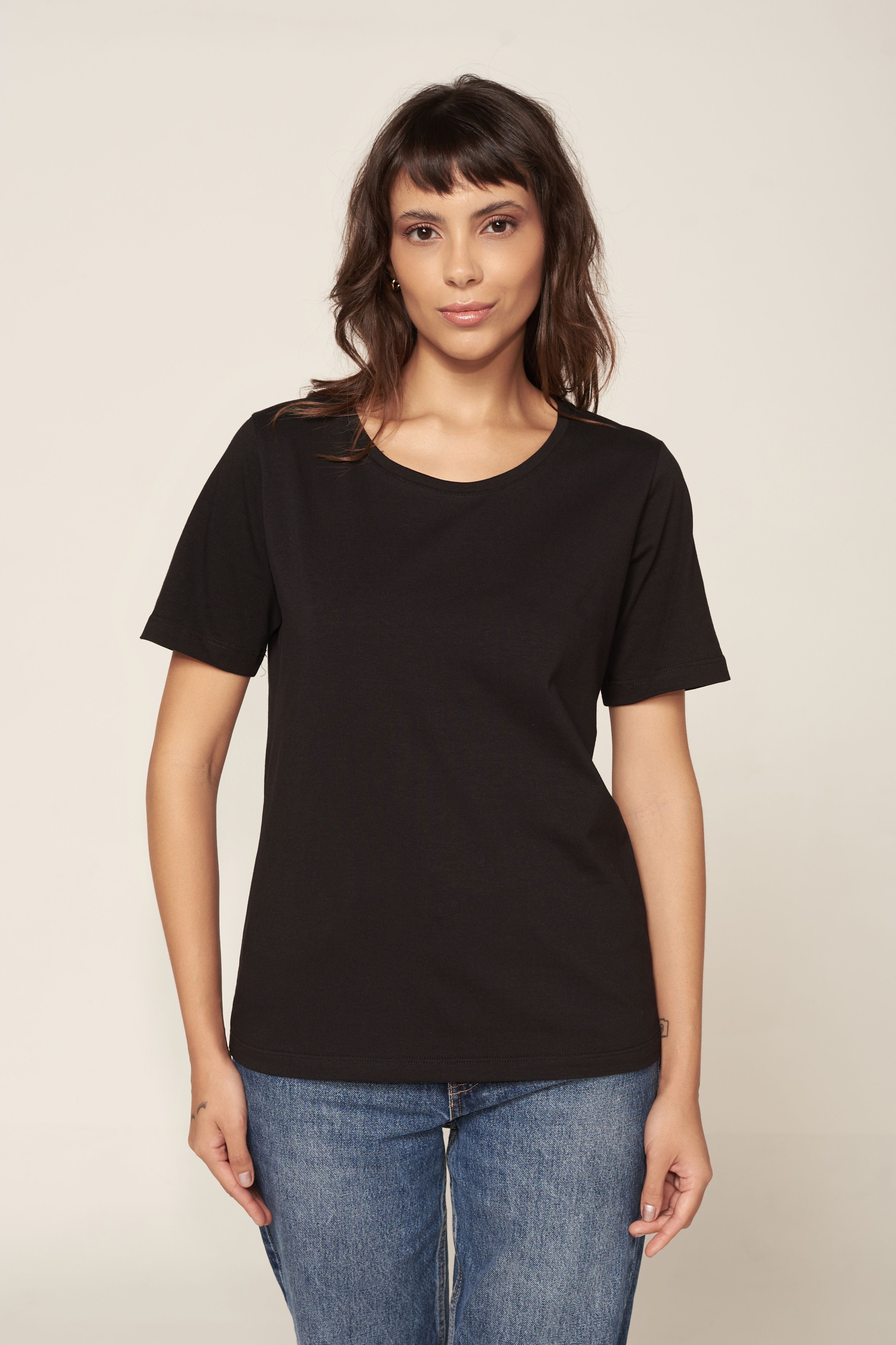 Camiseta Essential Moon Basics Gola O Preta