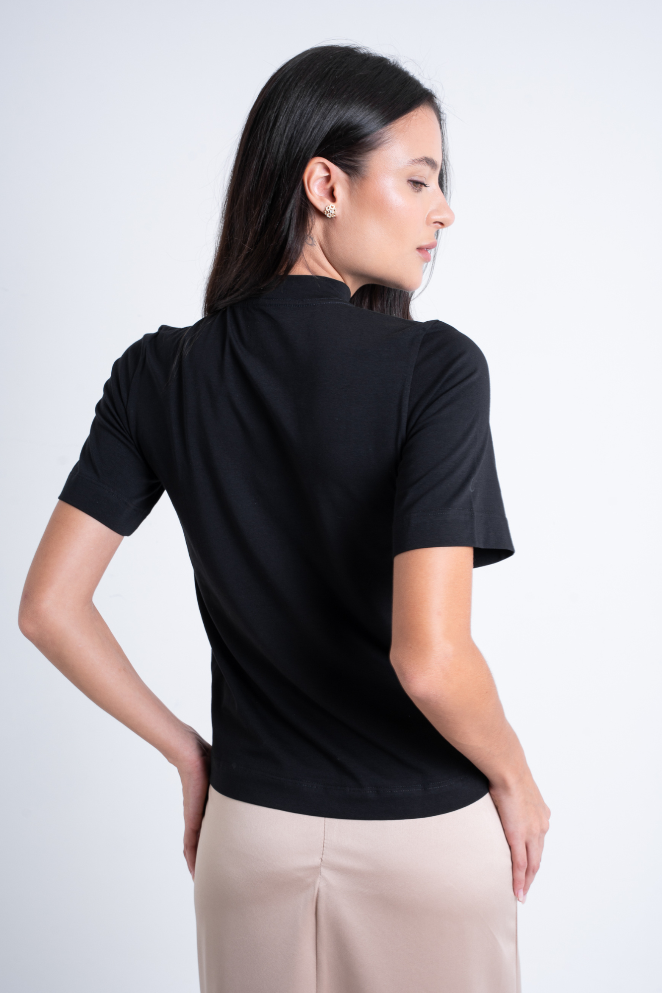 Camiseta Moon Basics Gola Alta Preta