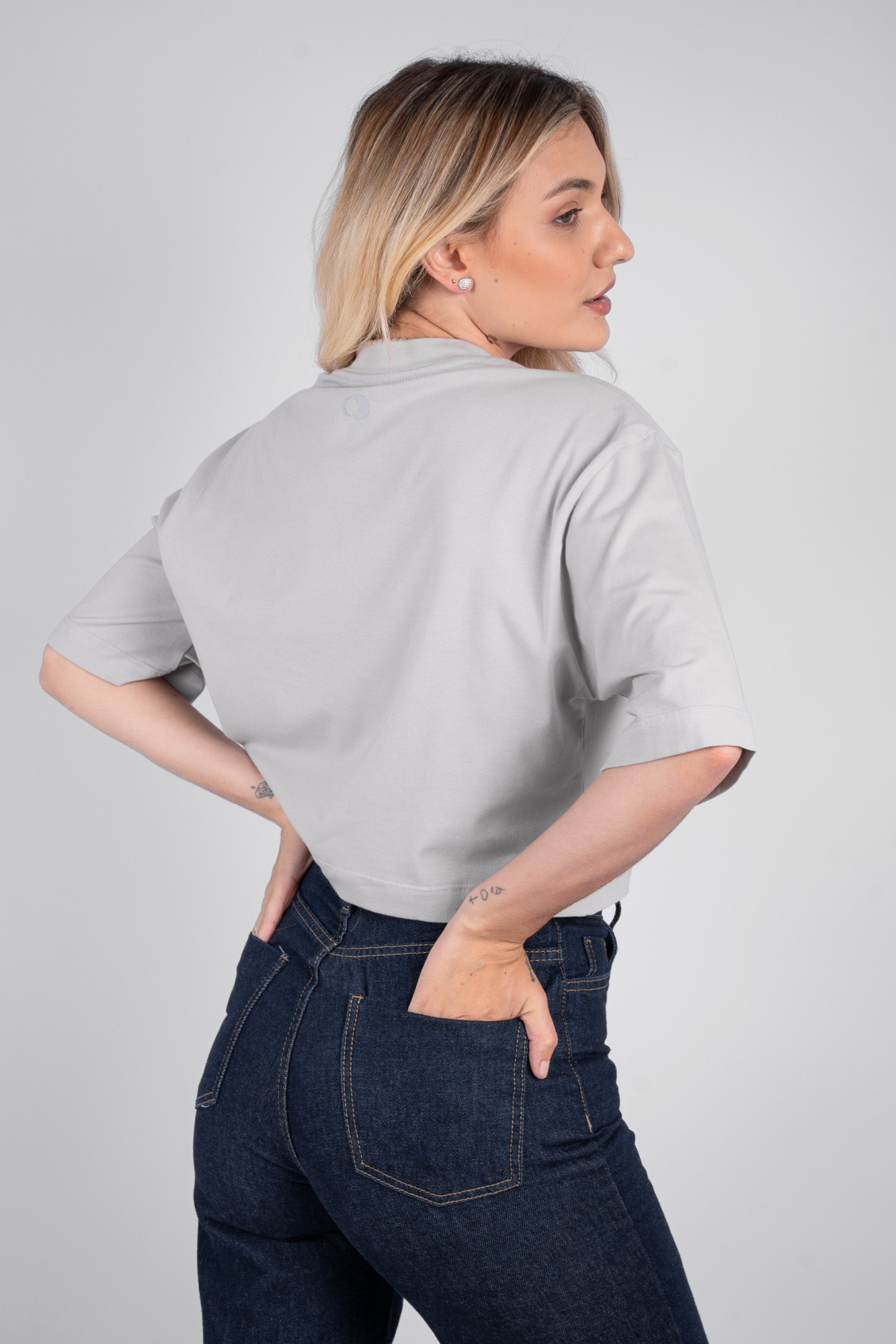 Camiseta Cropped Moon Gola O Cinza