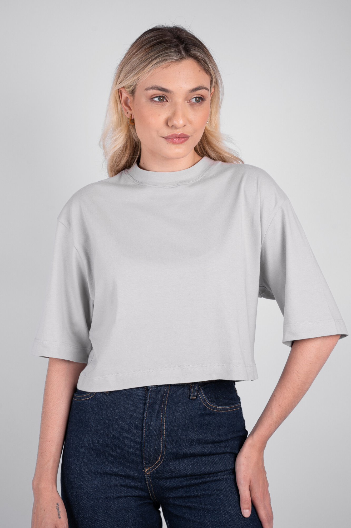Camiseta Cropped Moon Gola O Cinza