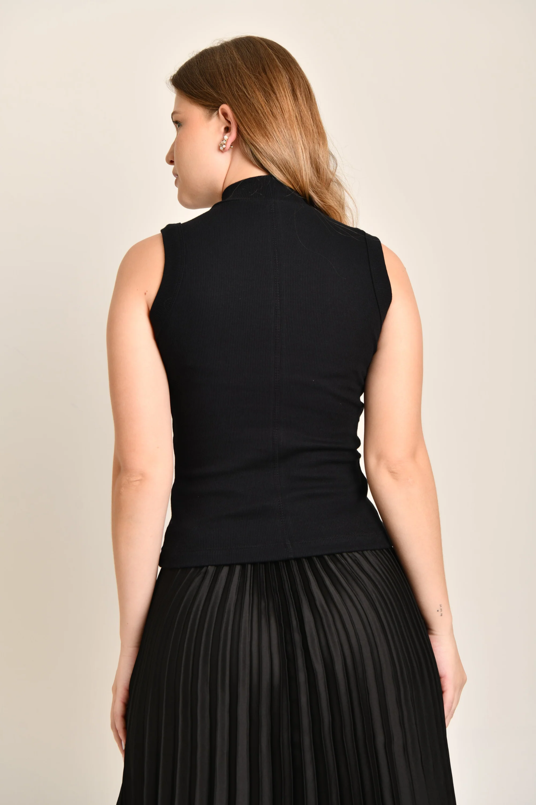 Regata Douz Feminina Canelada Gola Alta Lilian Preto