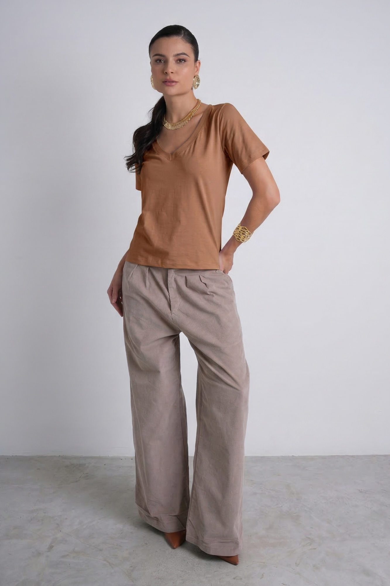 Camiseta Lisa New Moon Gola V Mocha