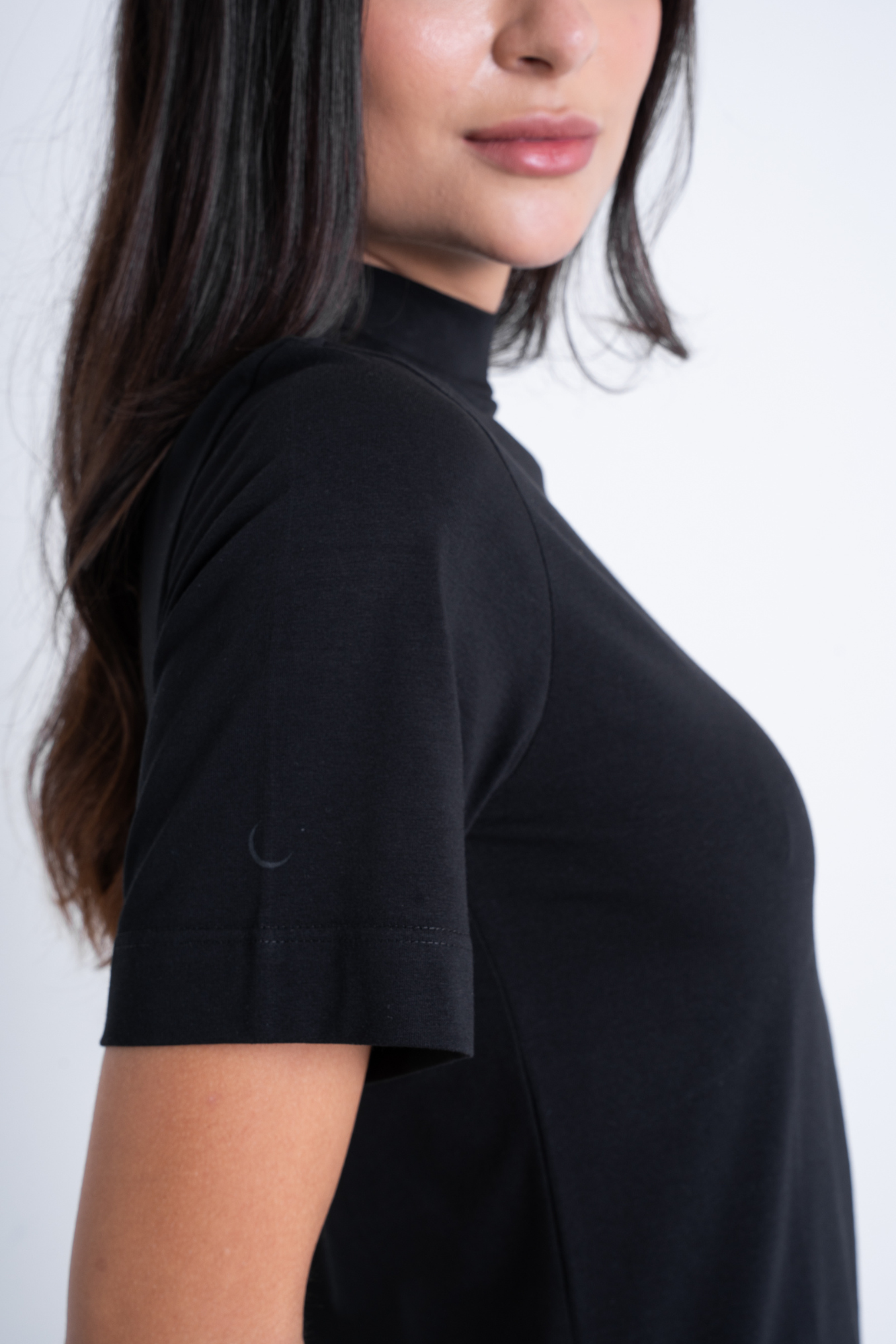 Camiseta Moon Basics Gola Alta Preta