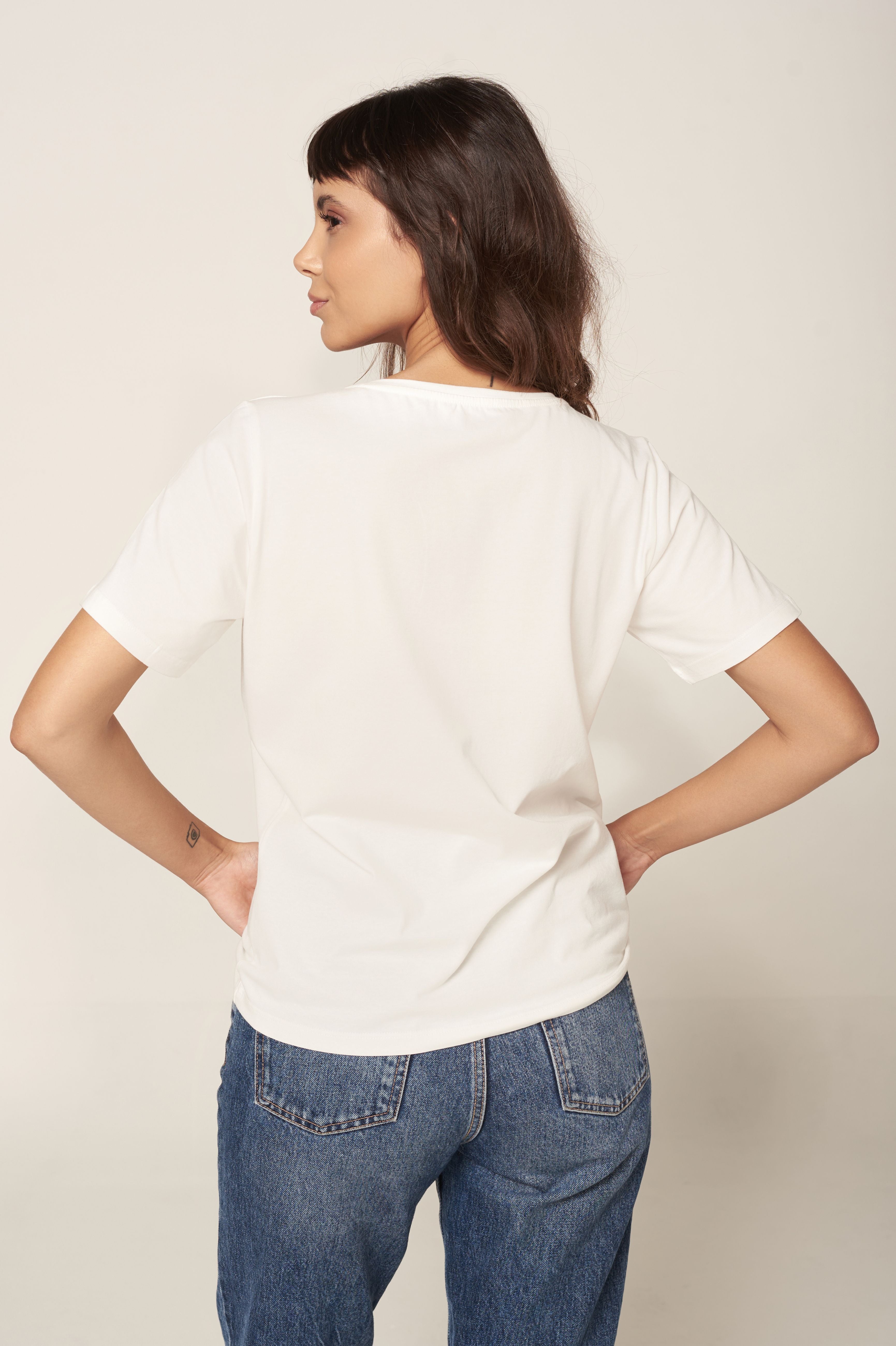 Camiseta Essential Moon Basics Gola O Off-white