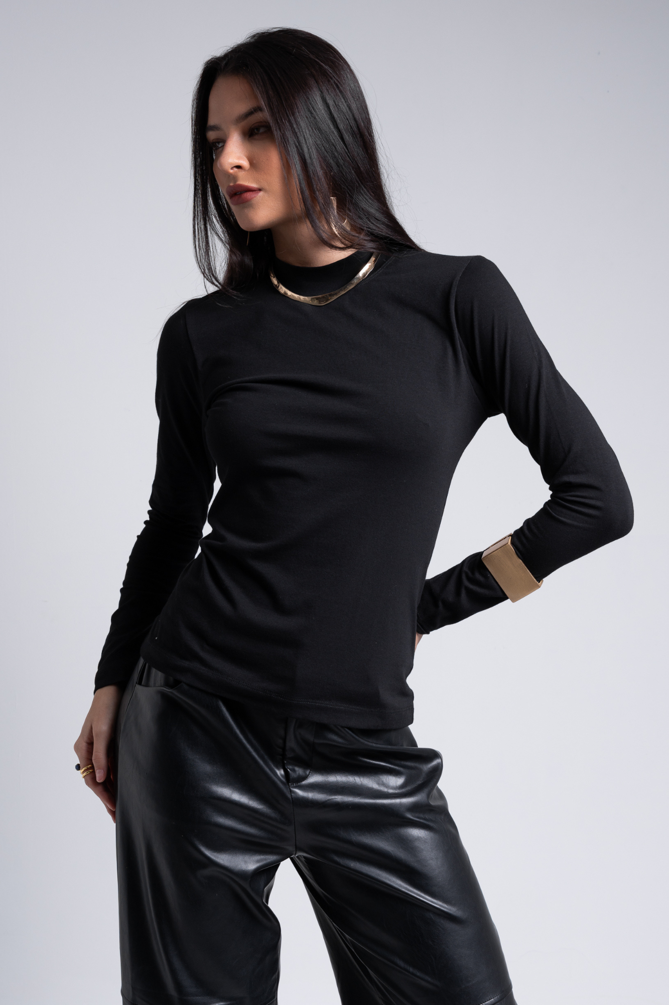 Blusa Moon Gola Média Preta