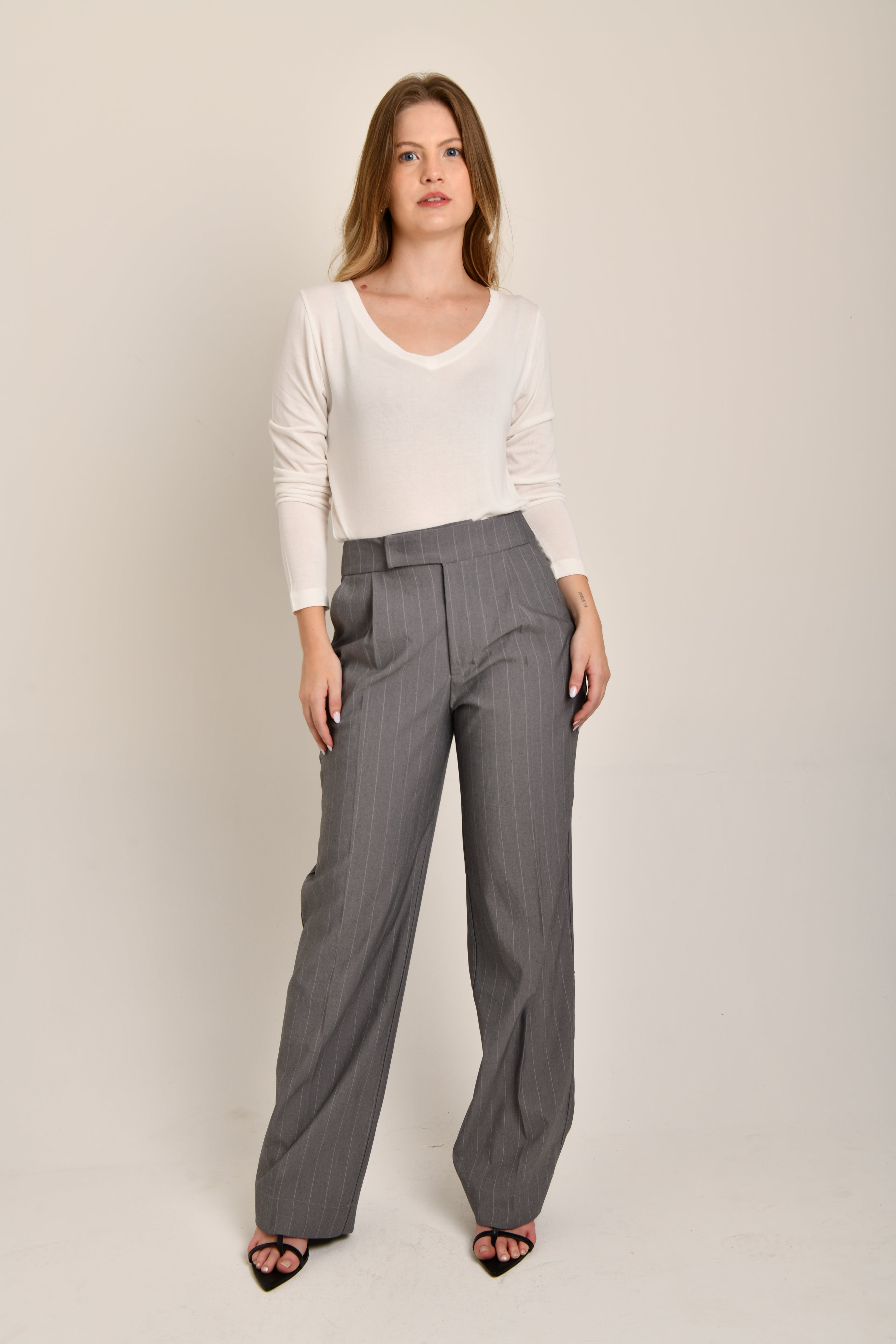 Calça Alfaiataria Moon Risca de Giz Cinza