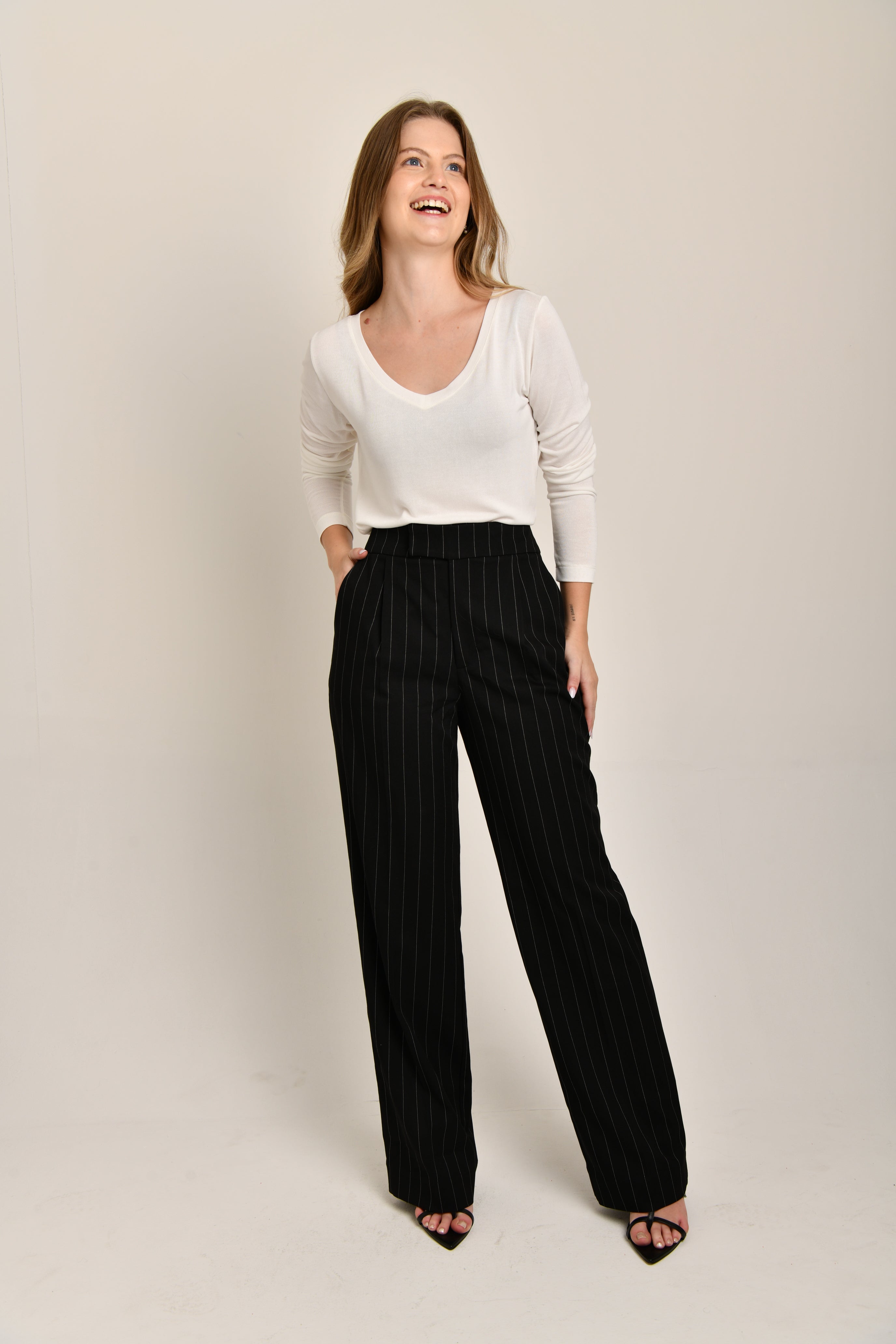 Calça Alfaiataria Moon Risca de Giz Preta