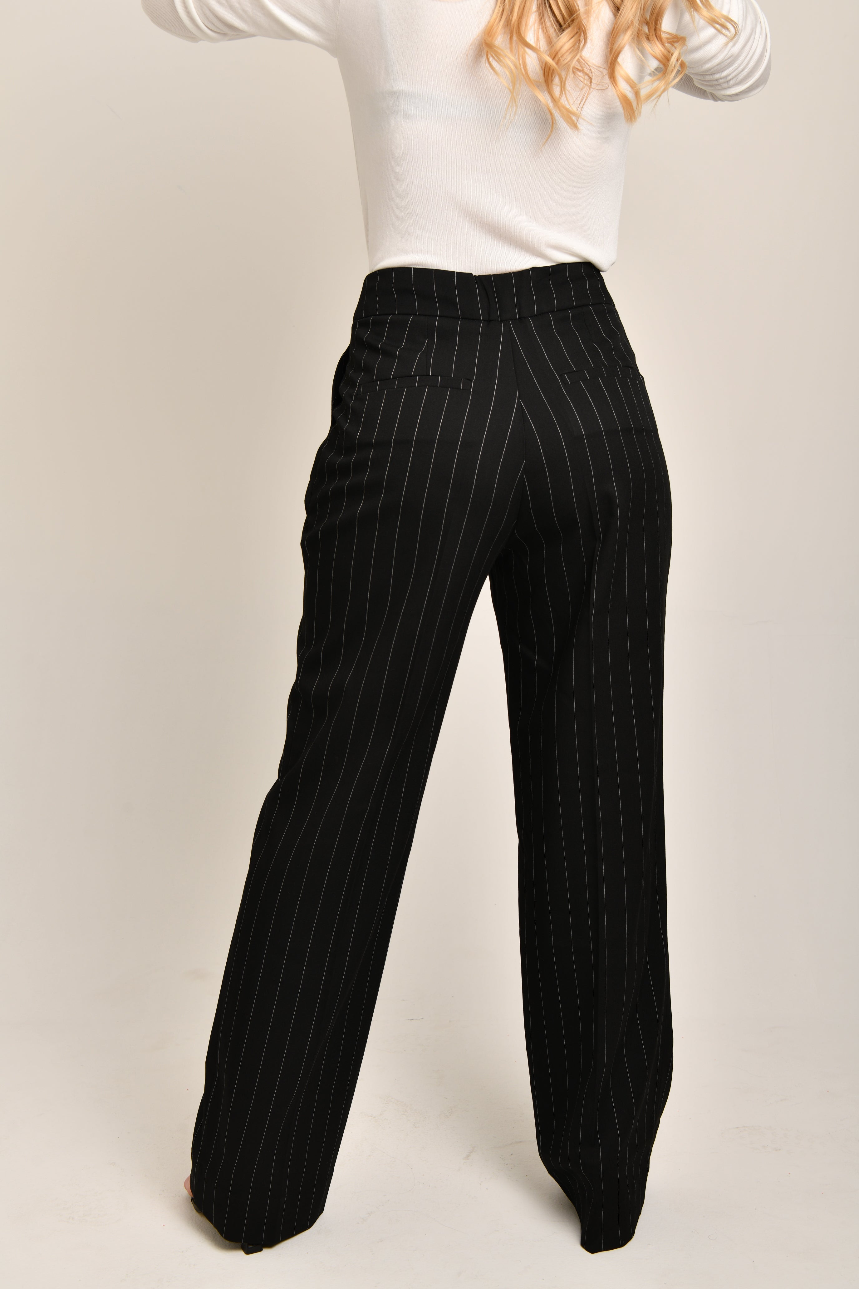 Calça Alfaiataria Moon Risca de Giz Preta