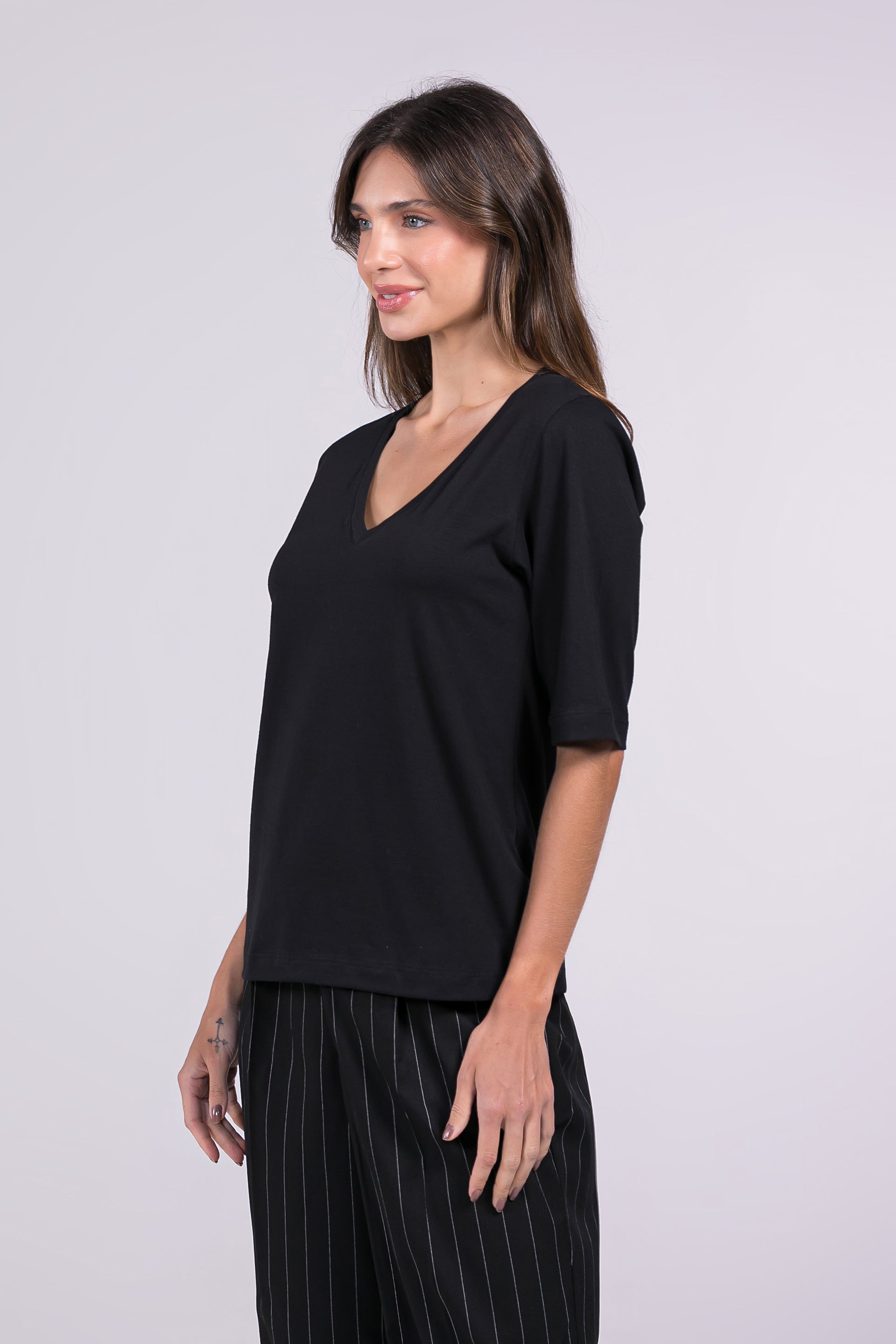 Camiseta Moon 3/4 Gola V Preta