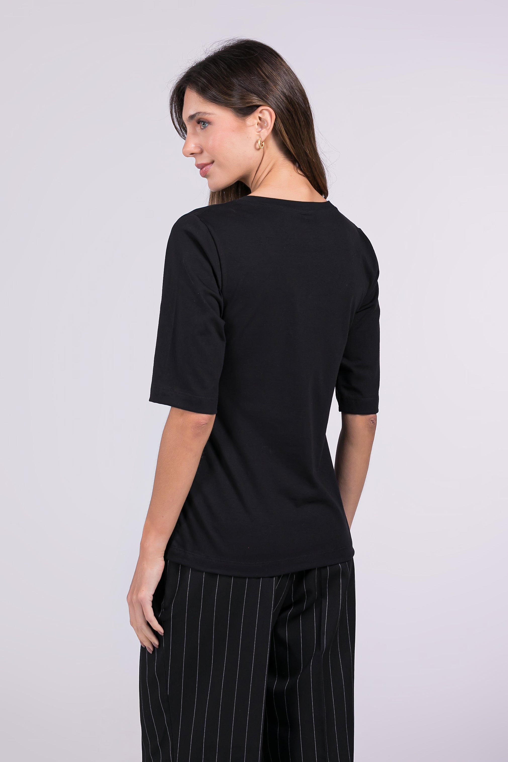 Camiseta Moon 3/4 Gola V Preta