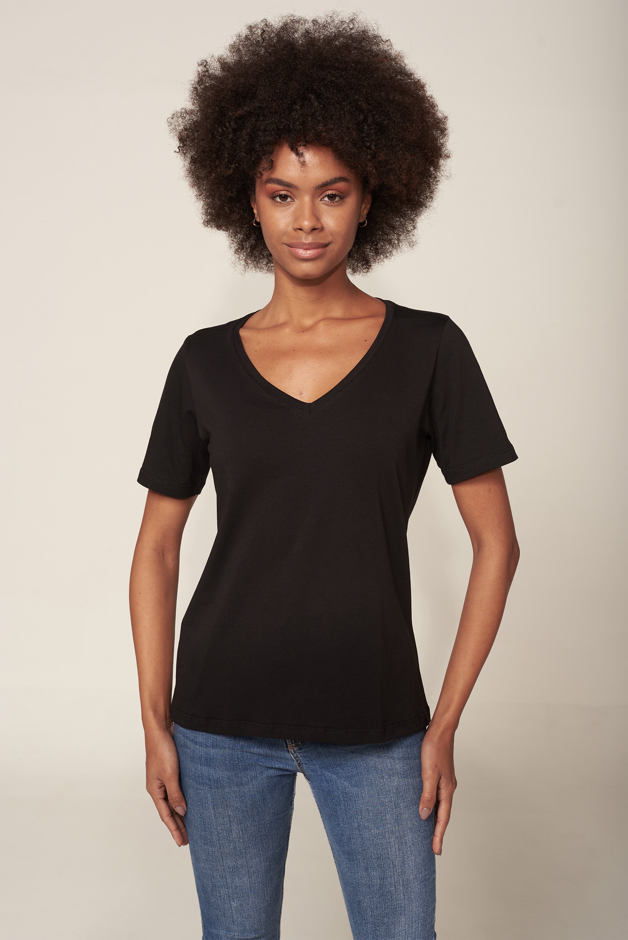 Camiseta Essential Moon Basics Gola V Preta