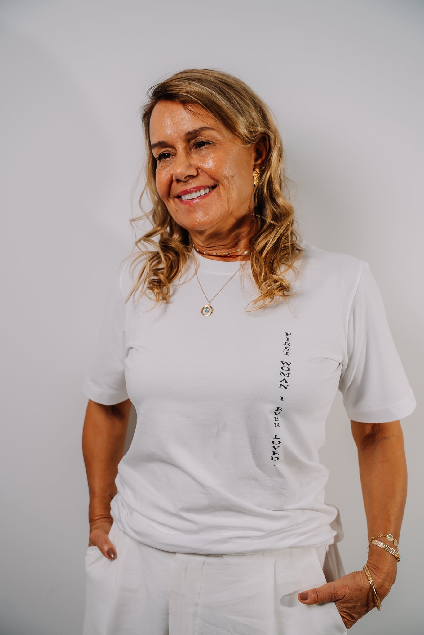 Camiseta First Woman Gola O Branca