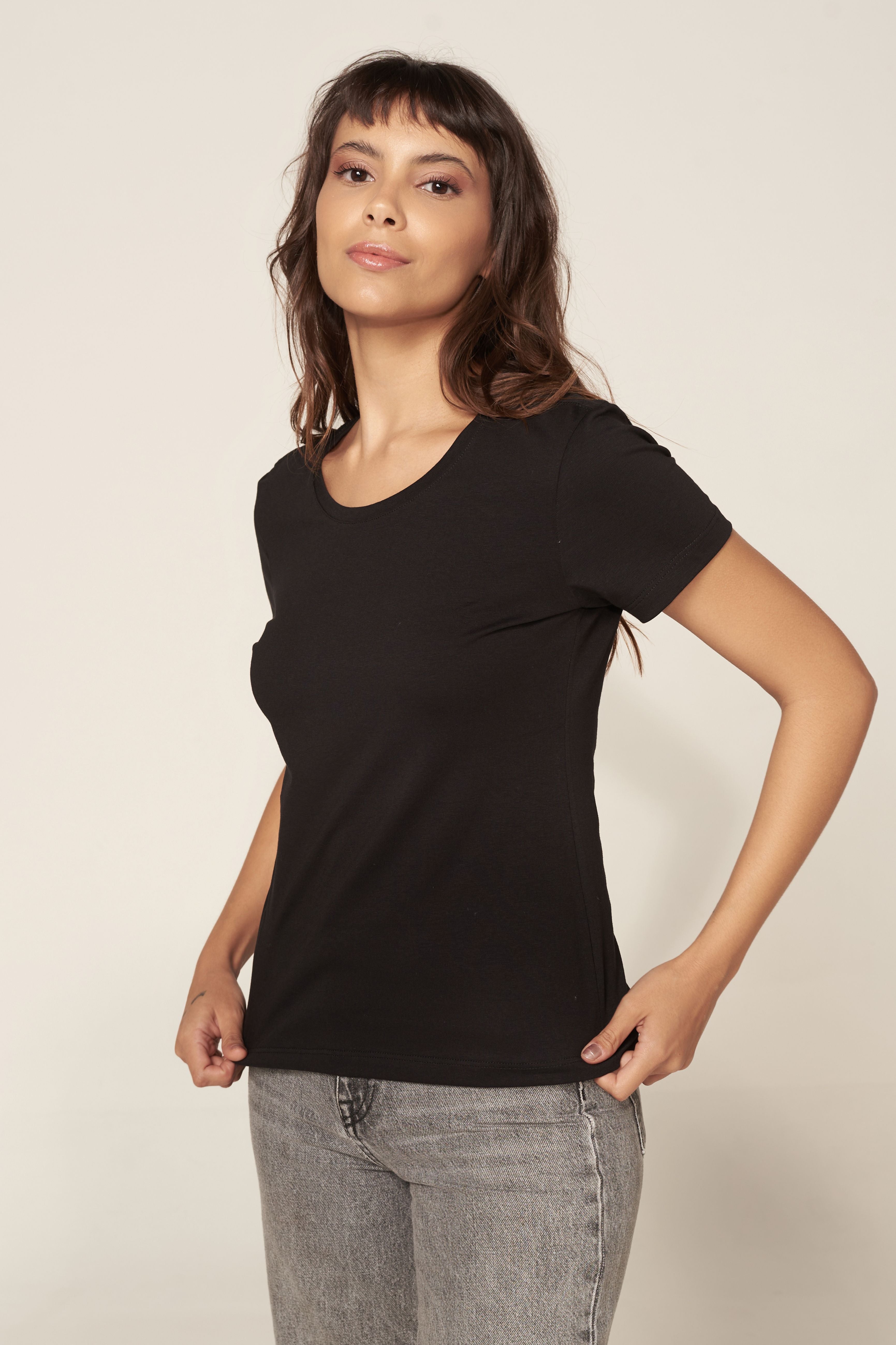 Camiseta Baby Look Moon Basics Gola O Preta