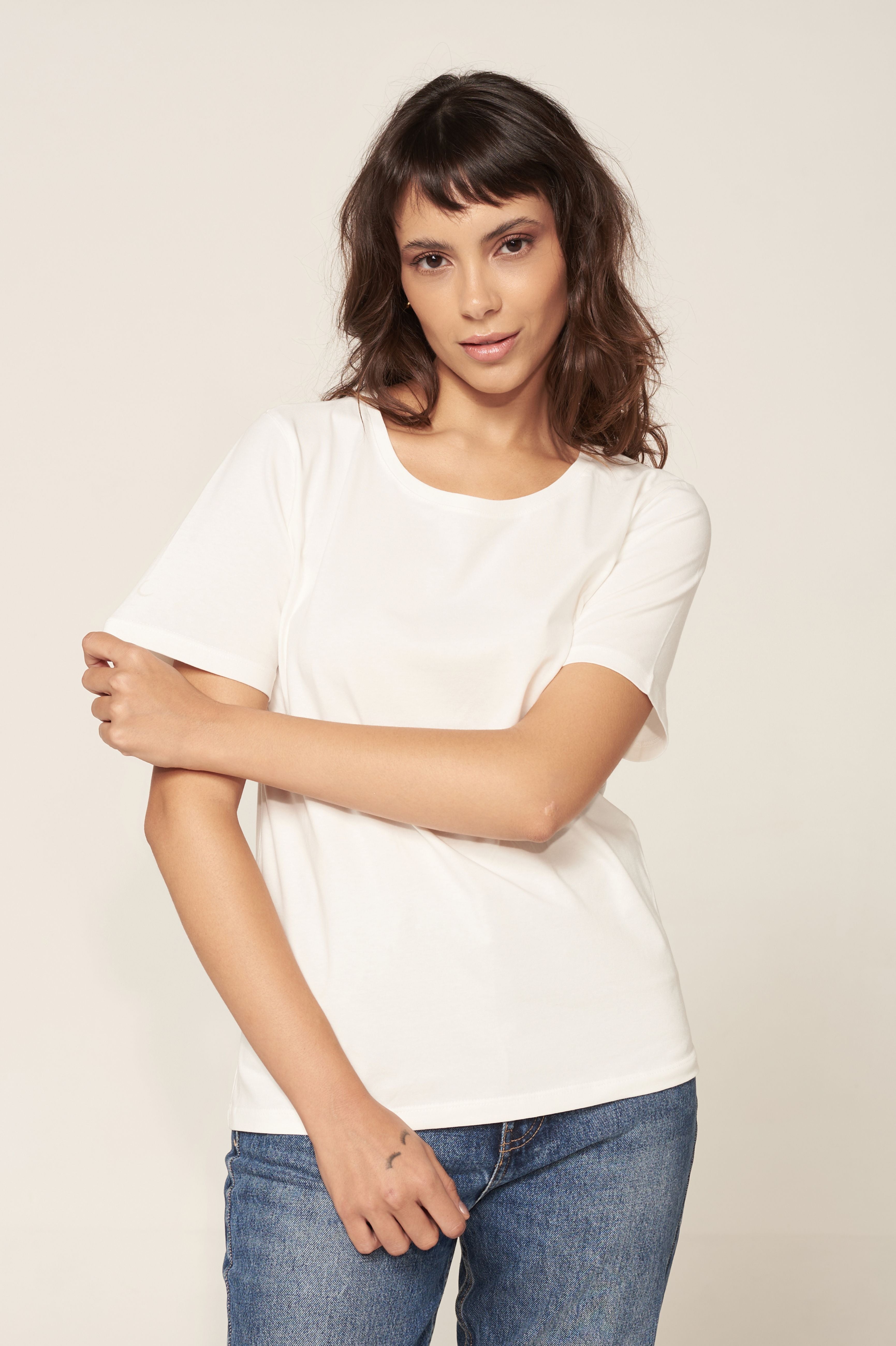 Camiseta Essential Moon Basics Gola O Off-white