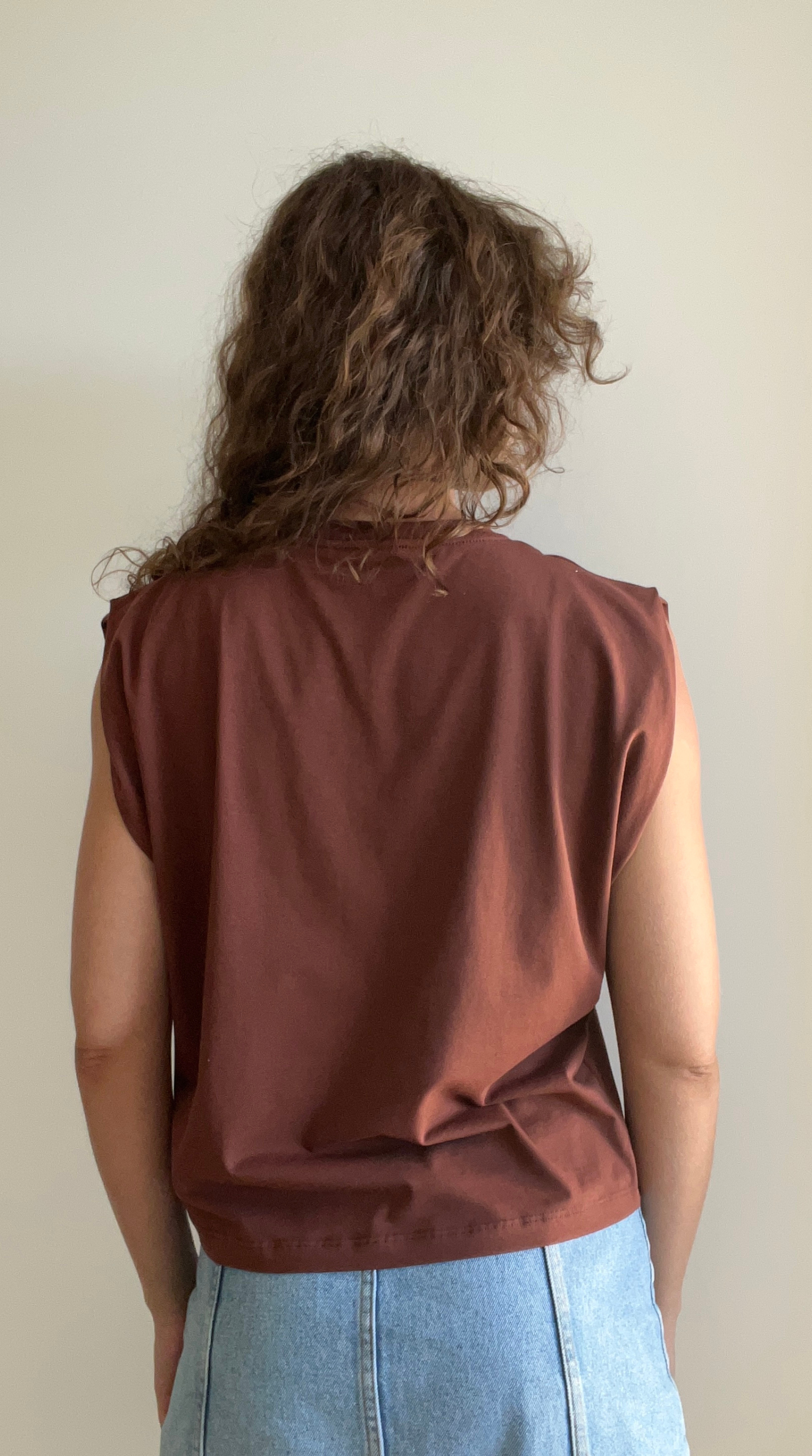 Camiseta Douz Najla Marrom
