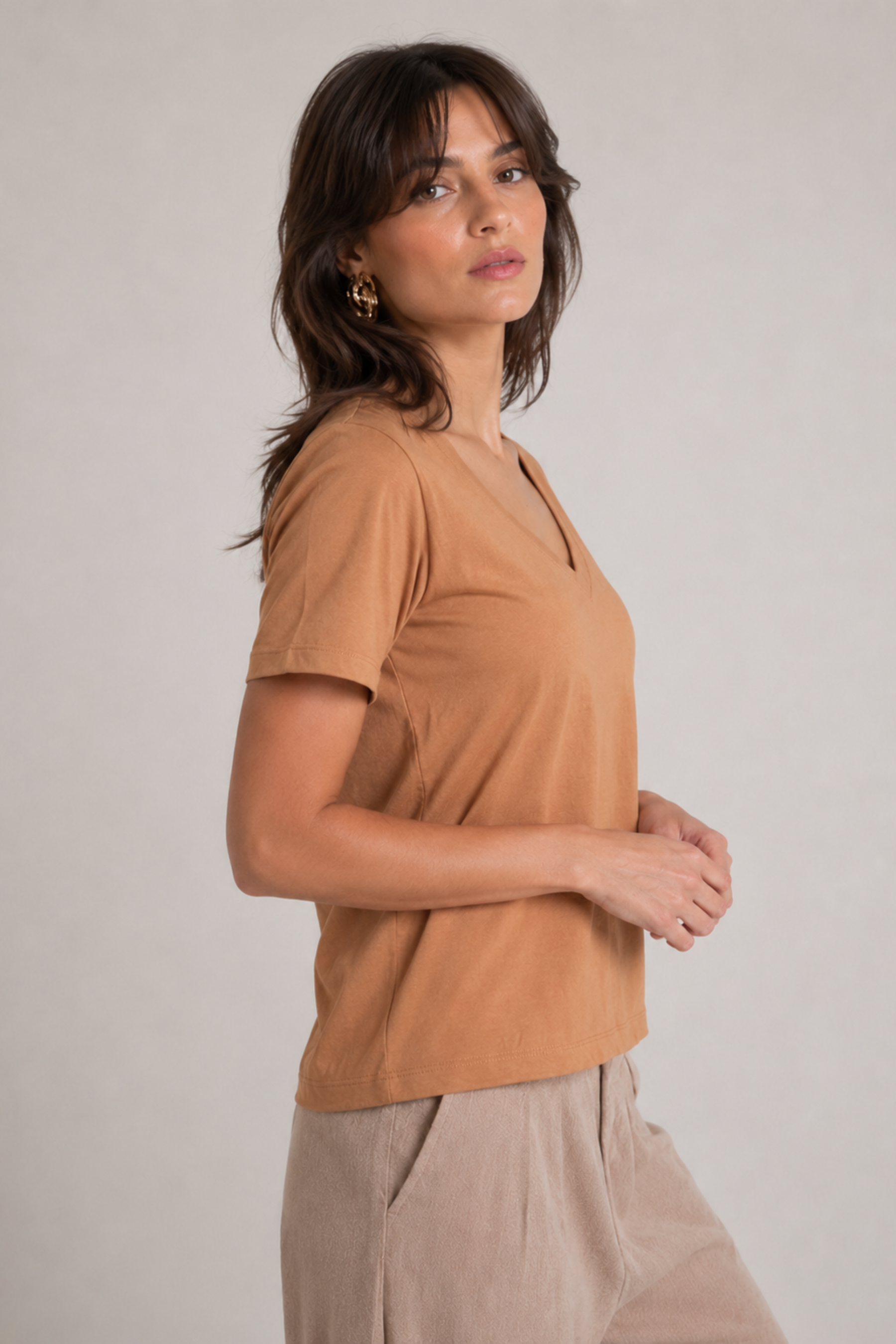 Camiseta Lisa New Moon Gola V Mocha