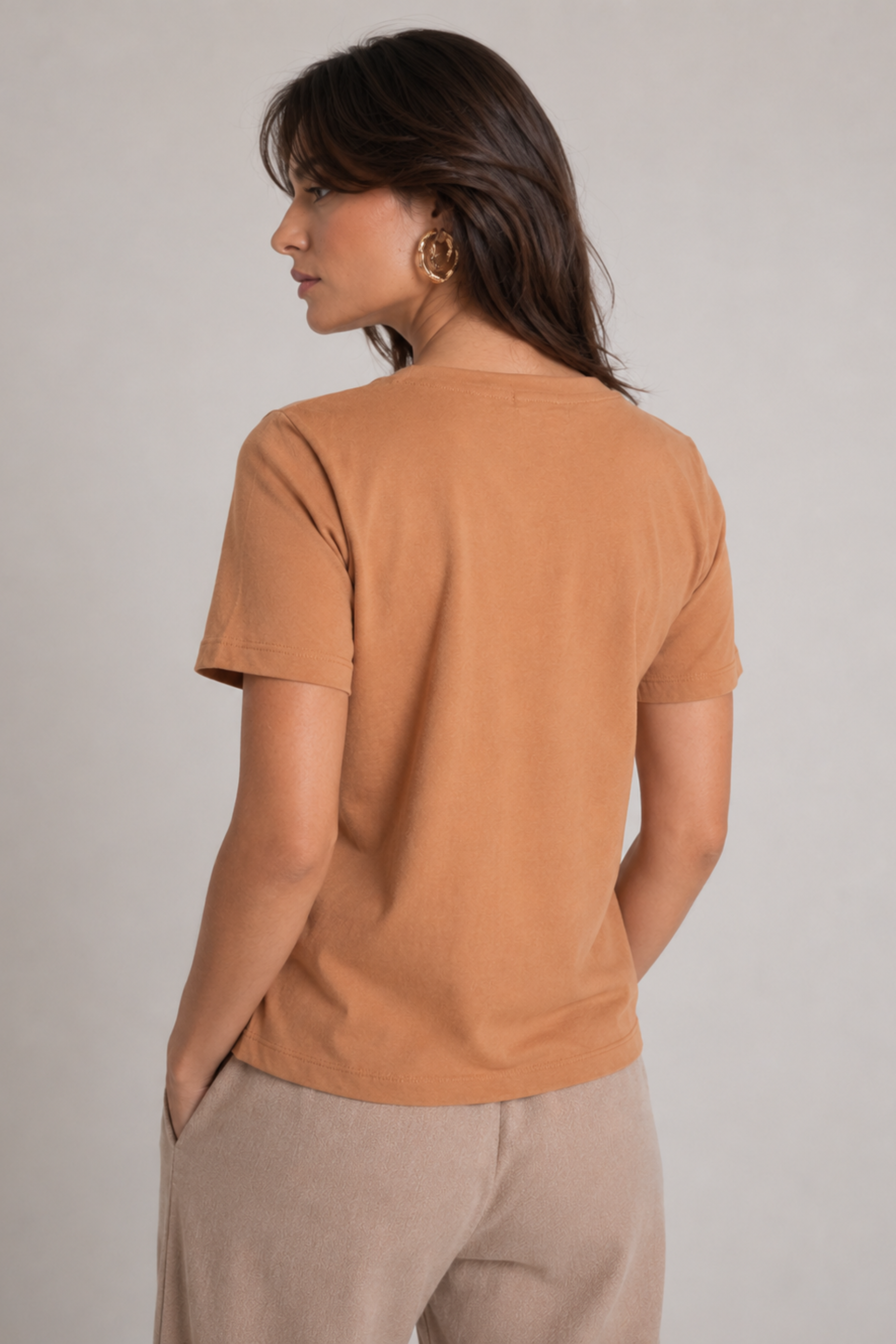 Camiseta Lisa New Moon Gola V Mocha