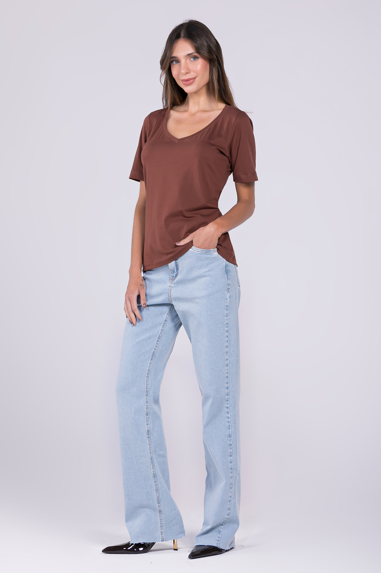 Camiseta Lisa New Moon Gola V Café