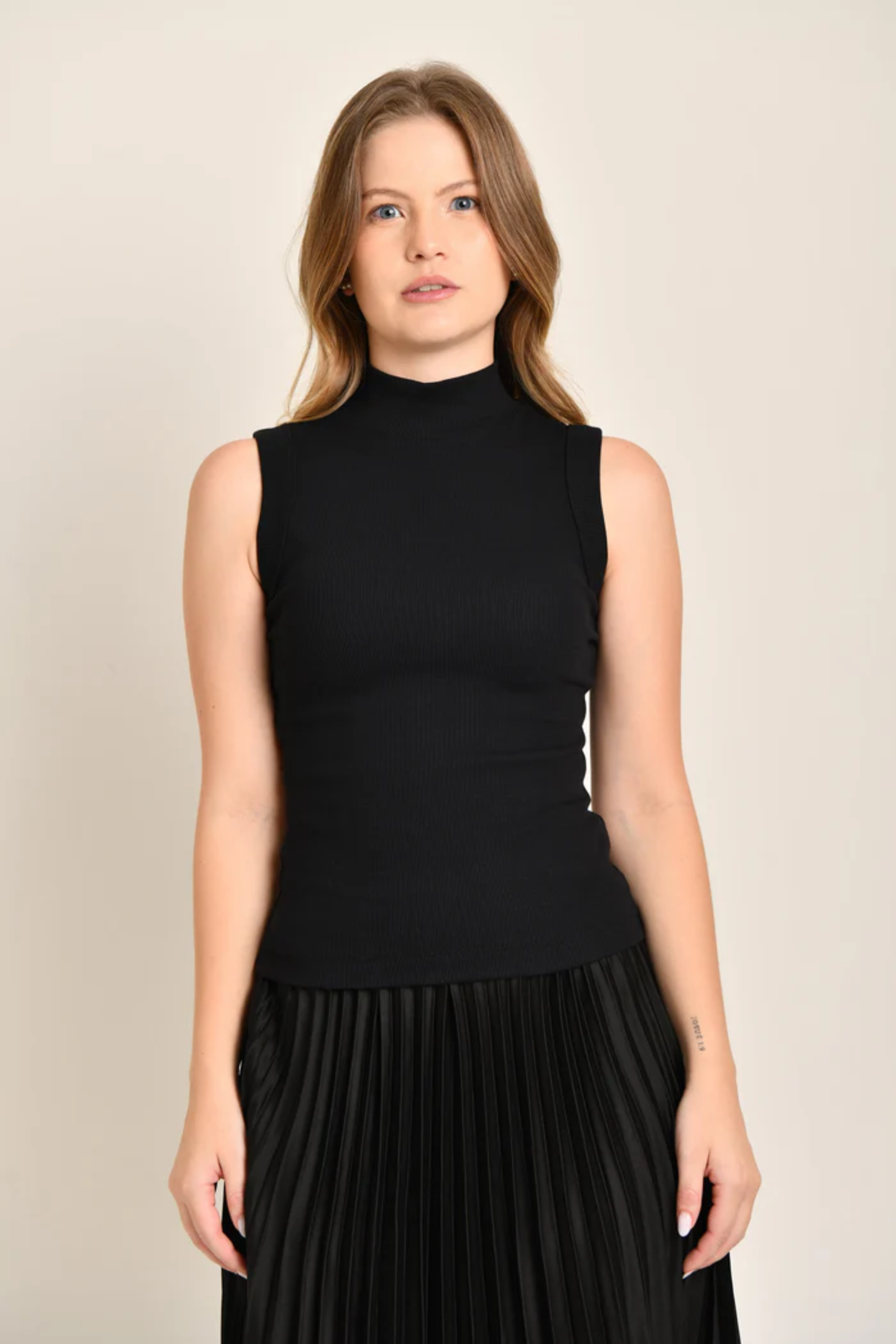 Regata Douz Feminina Canelada Gola Alta Lilian Preto