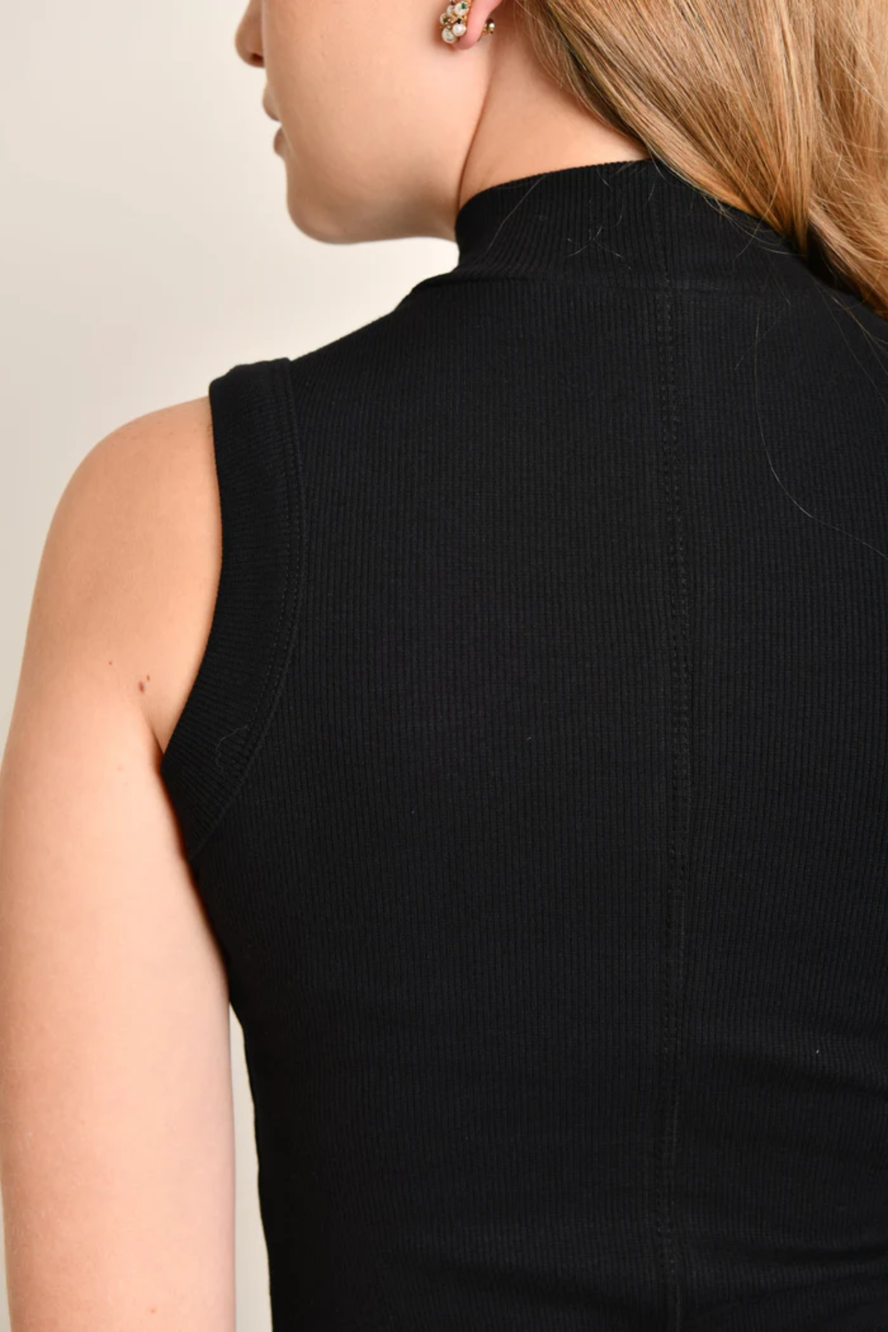 Regata Douz Feminina Canelada Gola Alta Lilian Preto