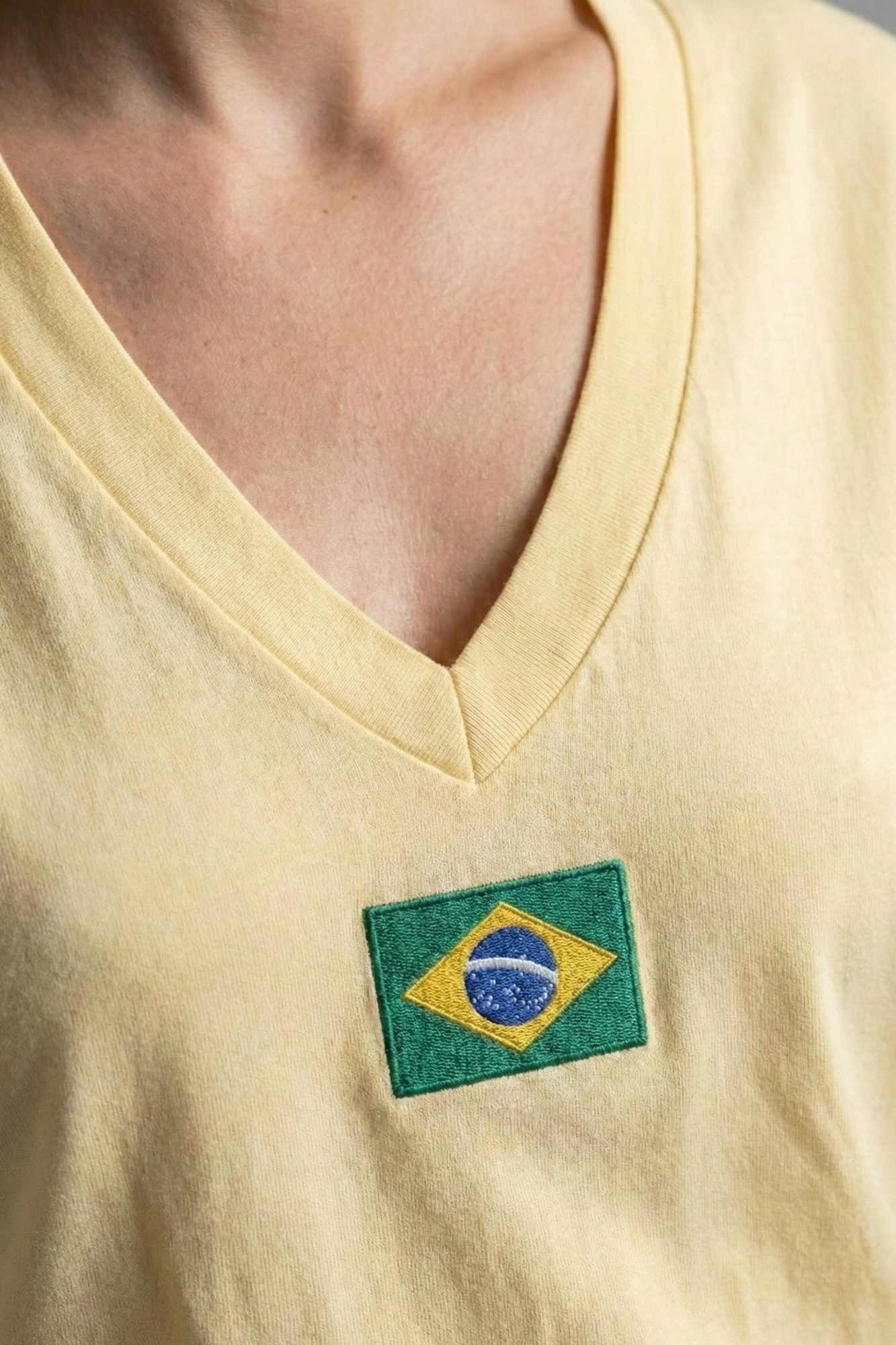 Camiseta Bordada Copa Moon 3/4 Gola V Amarela