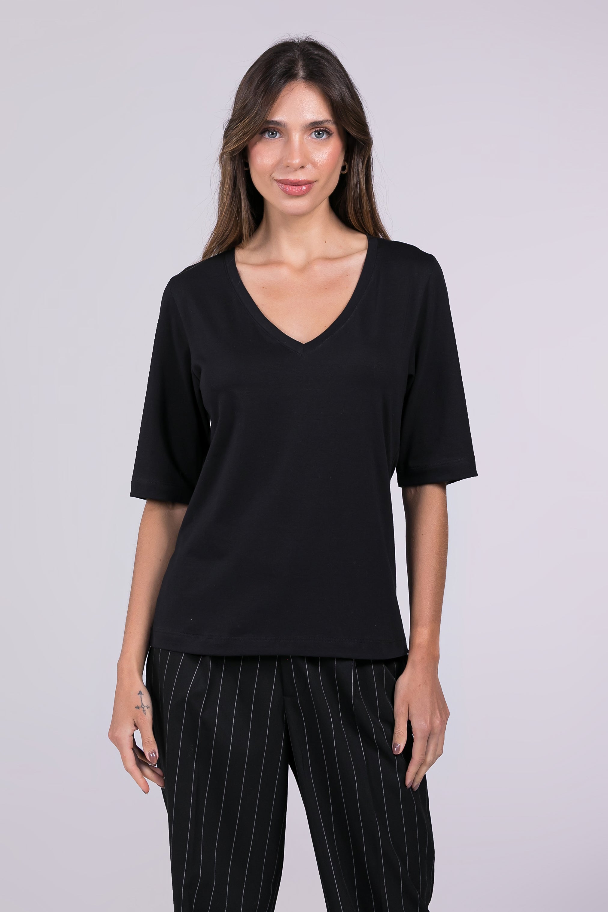 Camiseta Moon 3/4 Gola V Preta