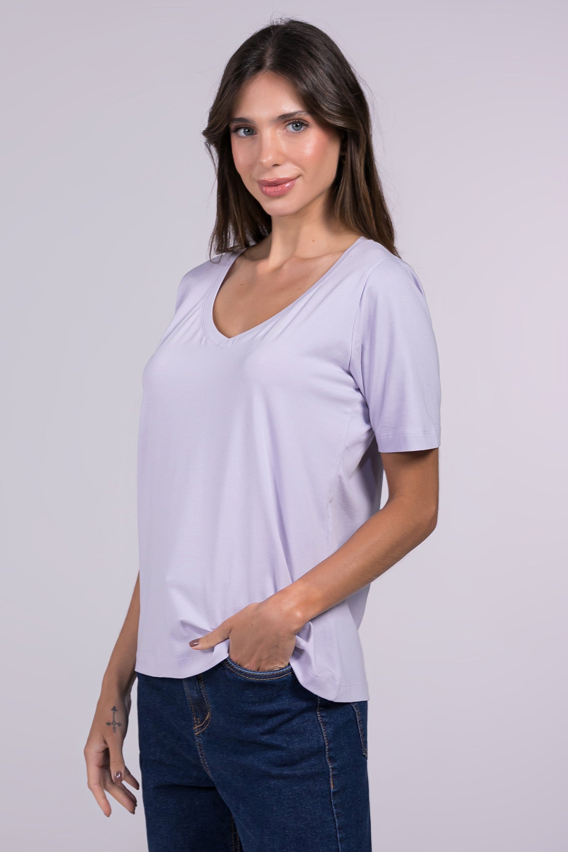 Camiseta Lisa New Moon Gola V Lilás
