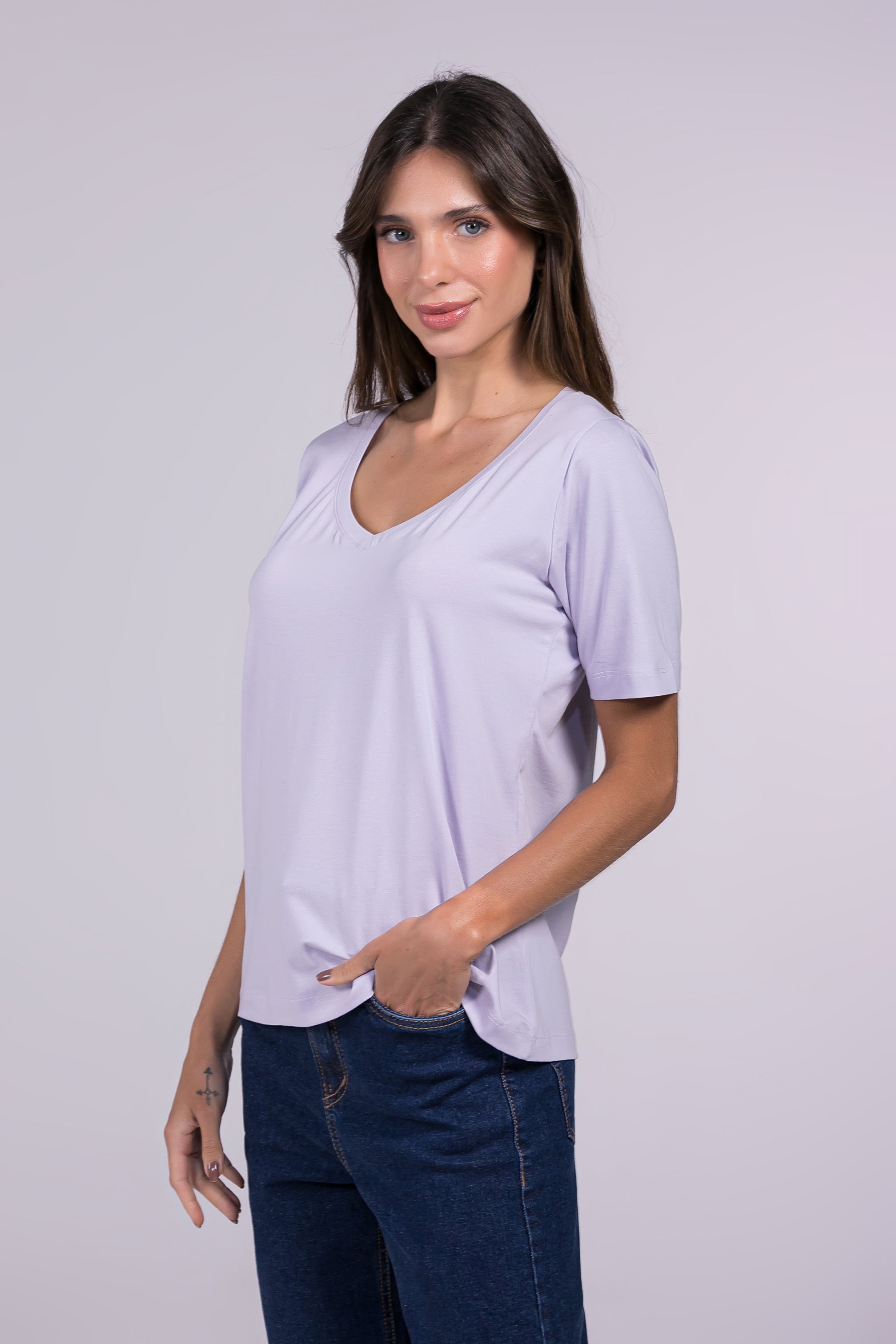 Camiseta Lisa New Moon Gola V Lilás
