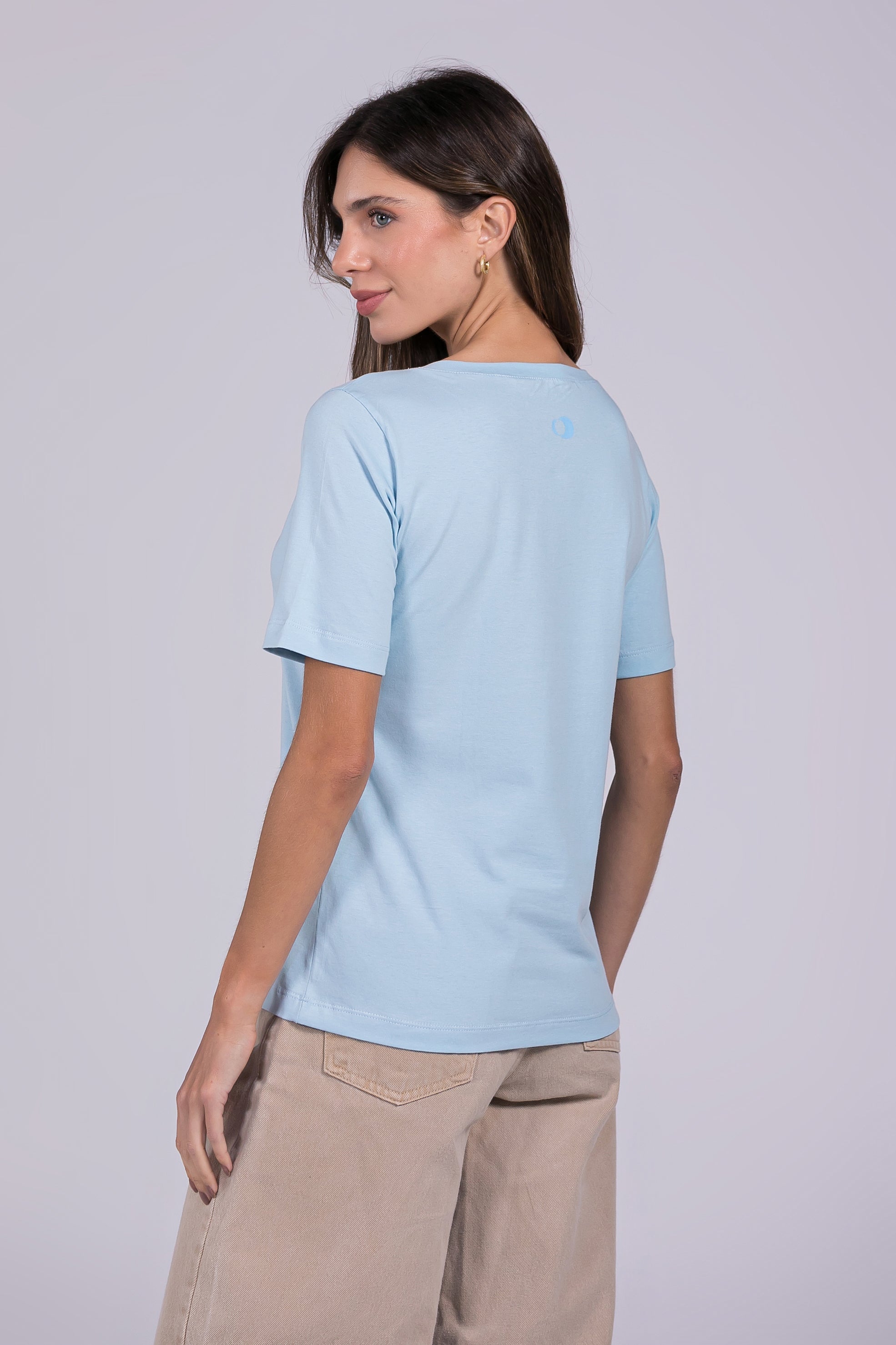 Camiseta Lisa New Moon Gola V Azul Céu