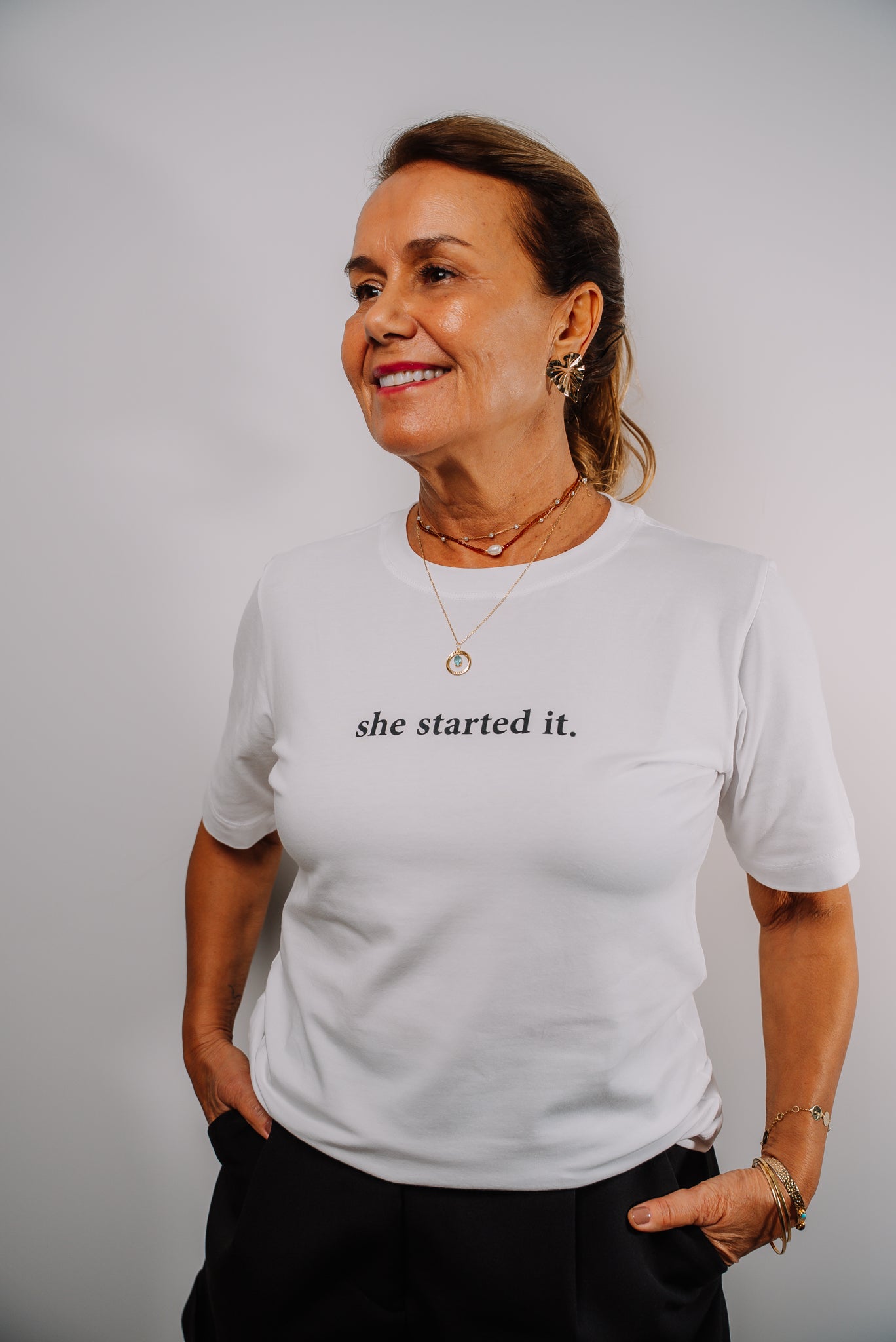 Camiseta She Started It Gola O Branca