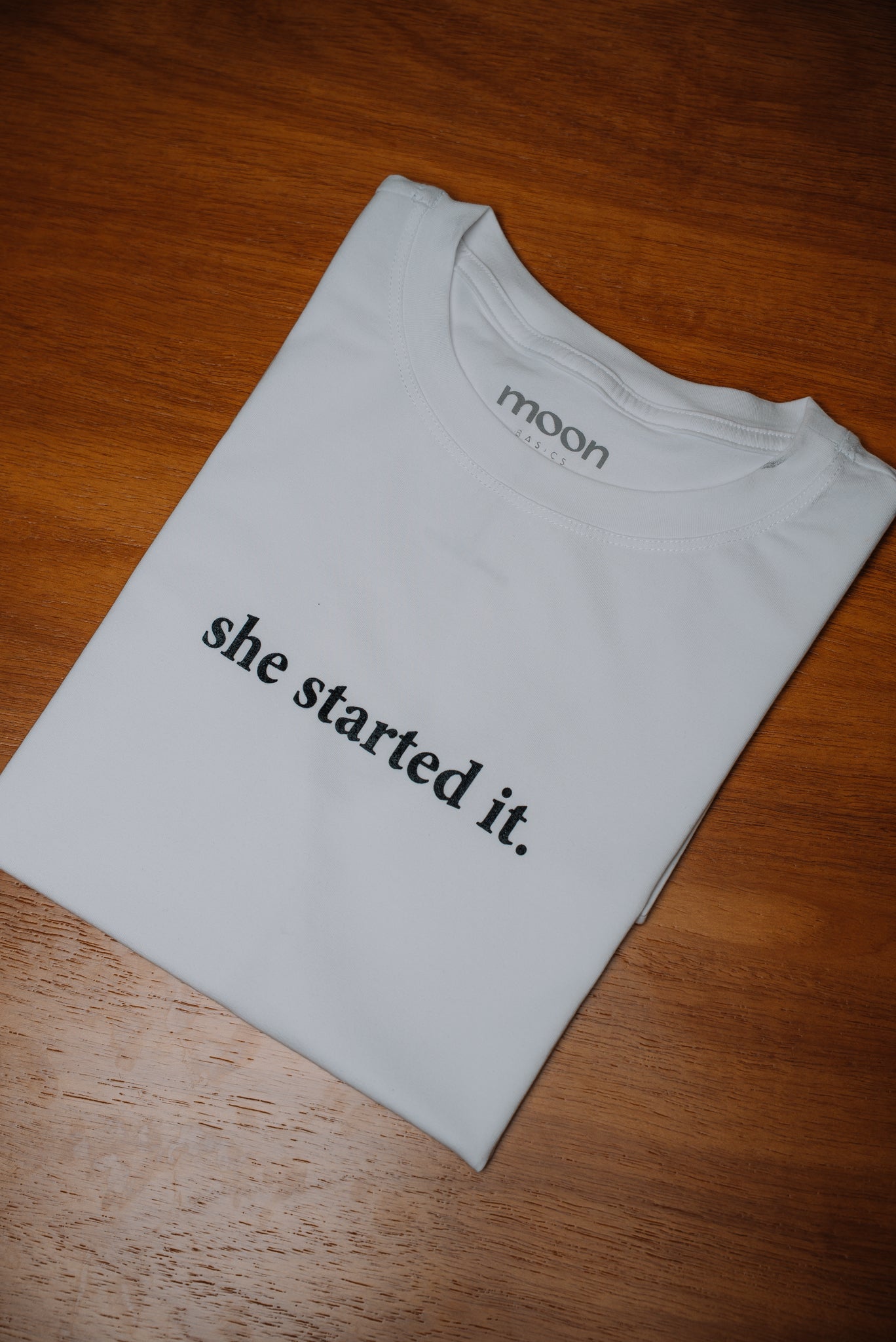 Camiseta She Started It Gola O Branca