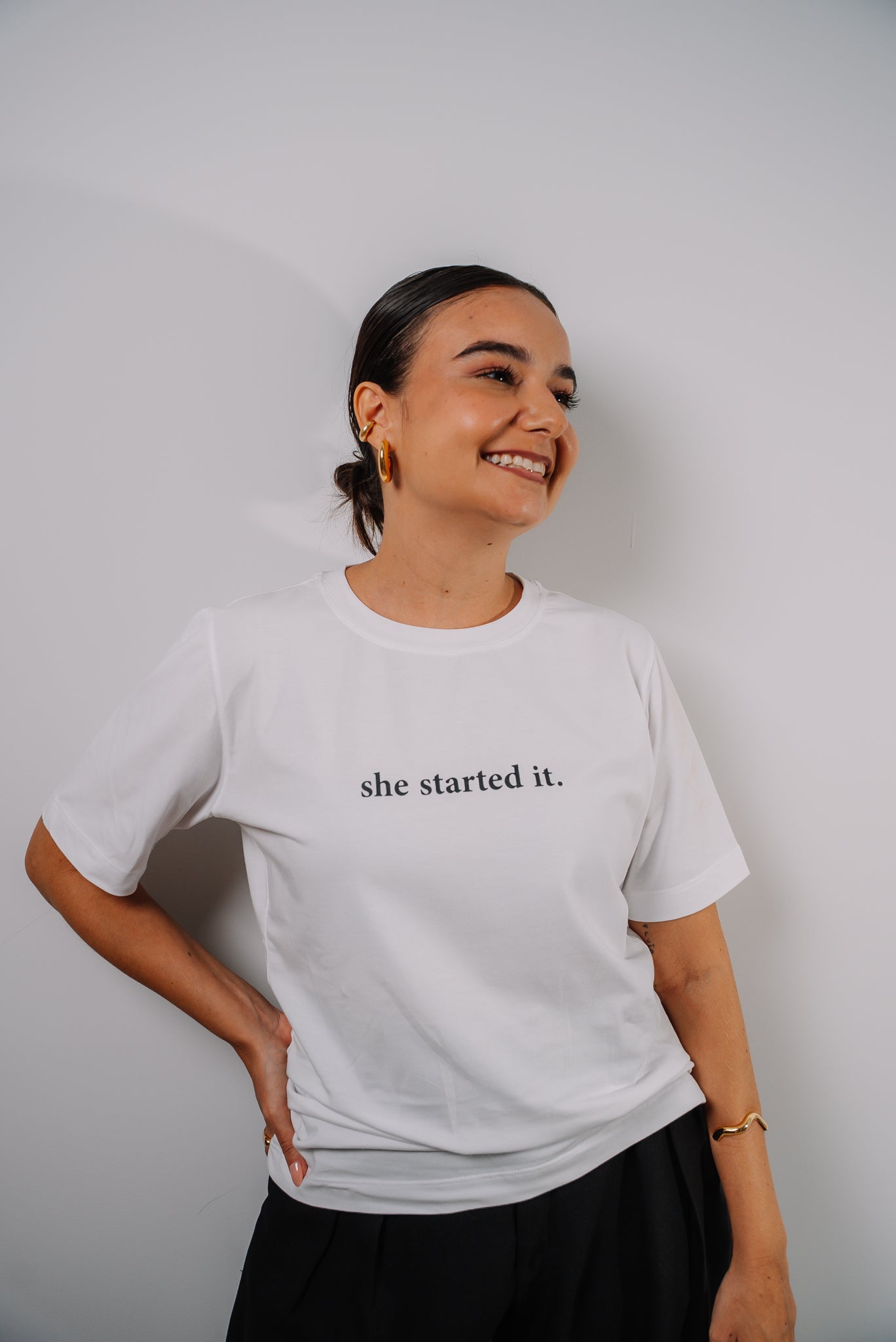 Camiseta She Started It Gola O Branca